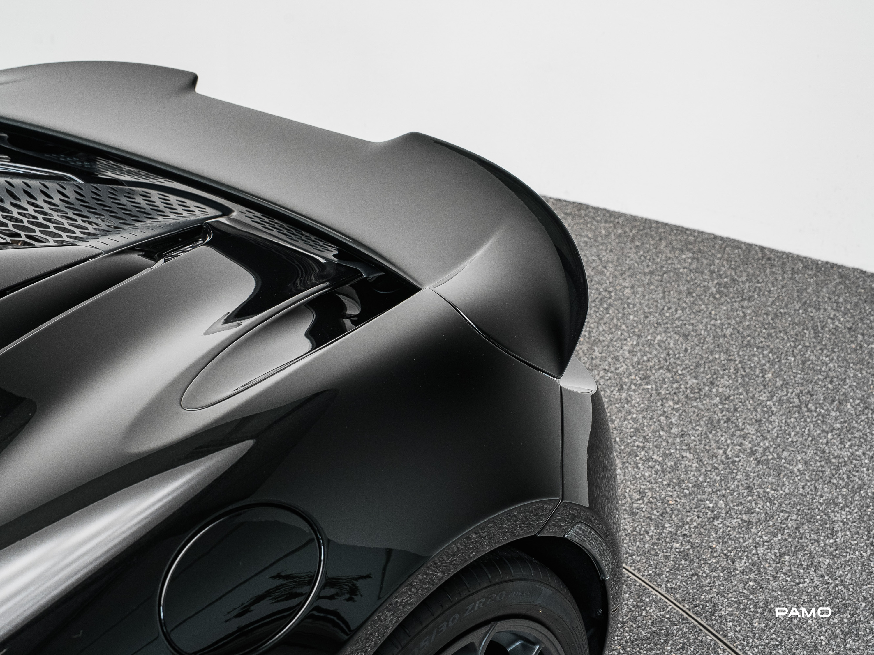 1067_McLaren_750s-17.jpg