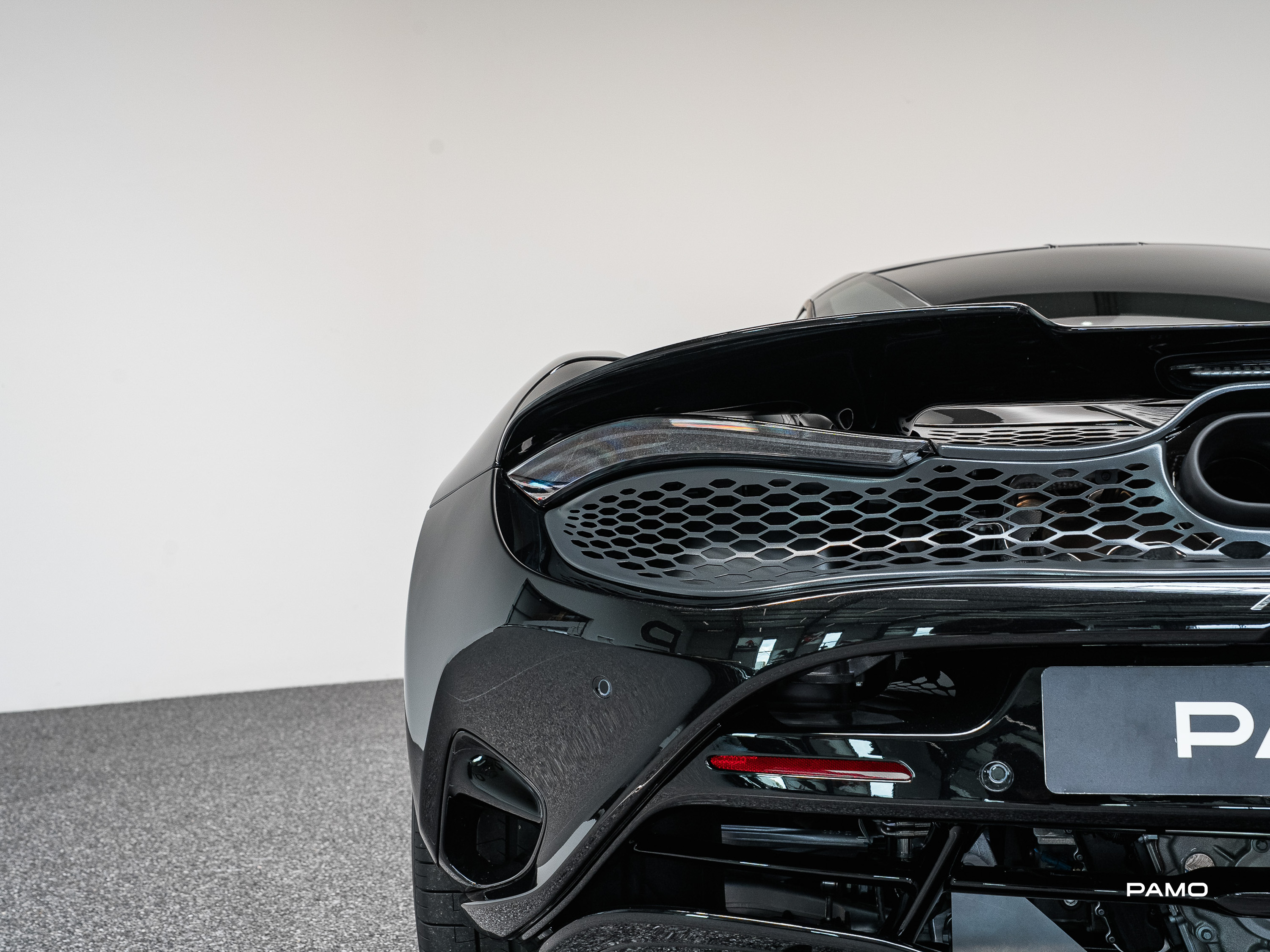 1067_McLaren_750s-32.jpg
