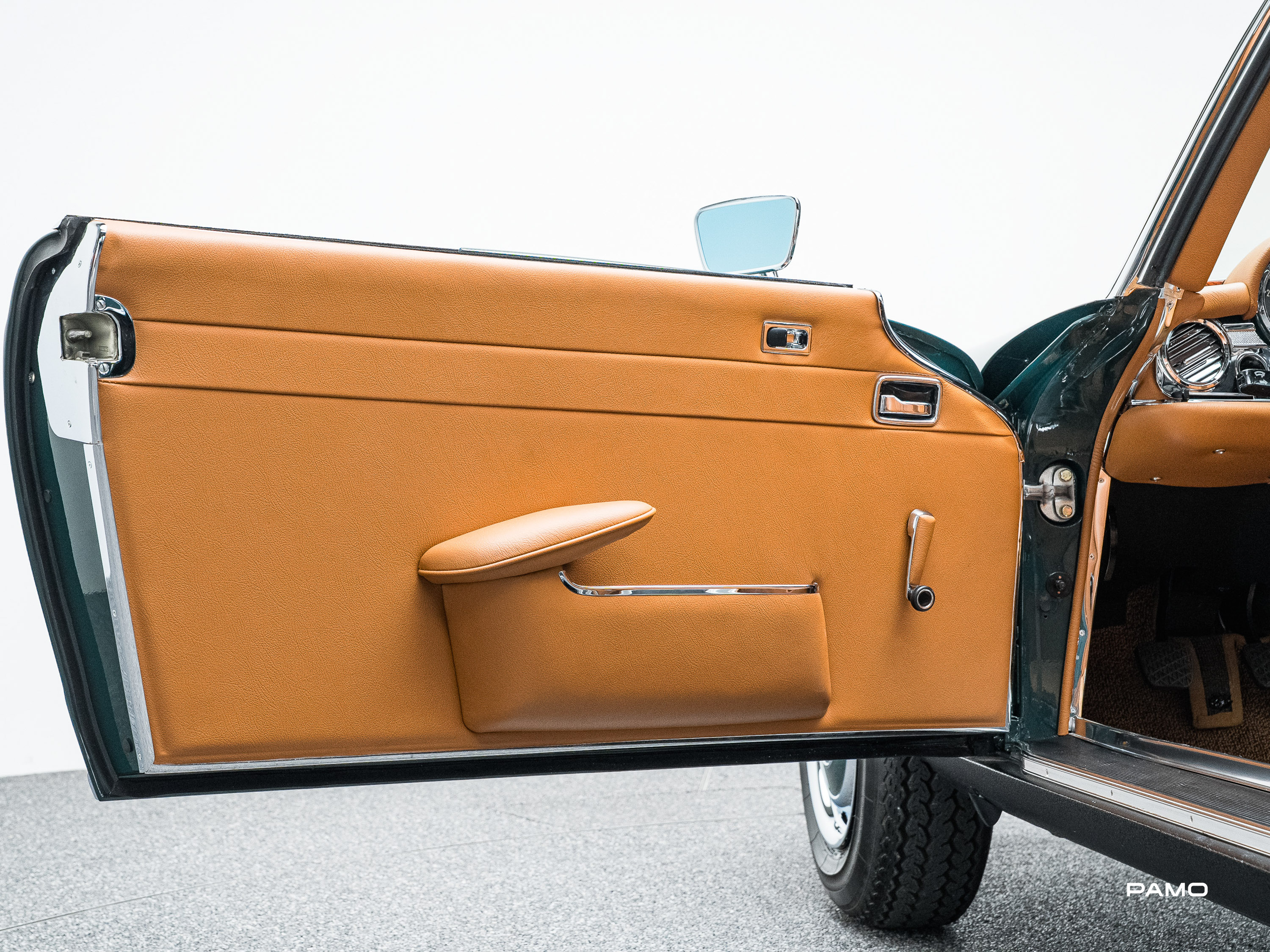 1292_Mercedes_Benz_SL_280_Pagode-38.jpg