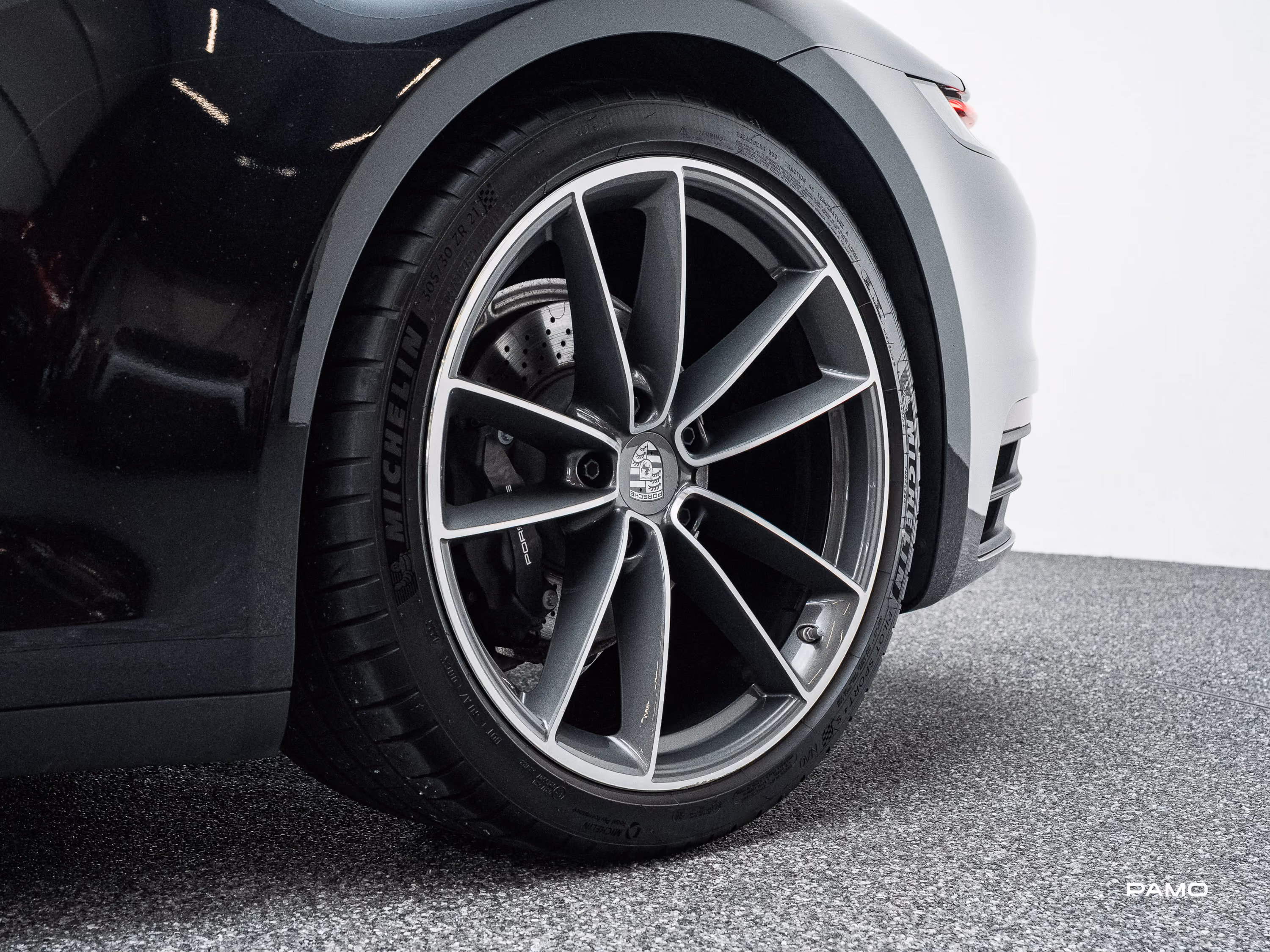 1504_Porsche_992_Carrera-19.jpg