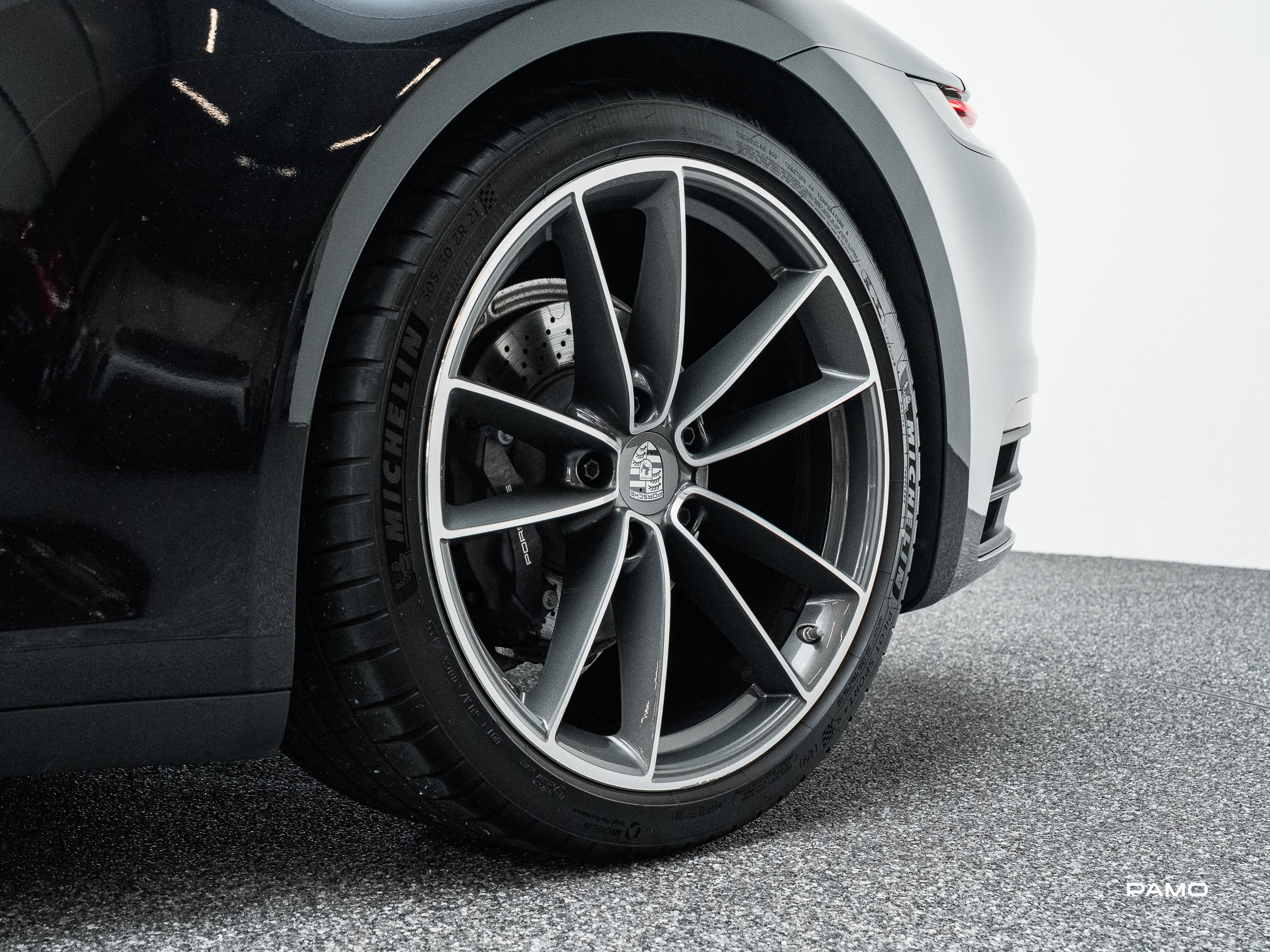 1504_Porsche_992_Carrera-19.jpg