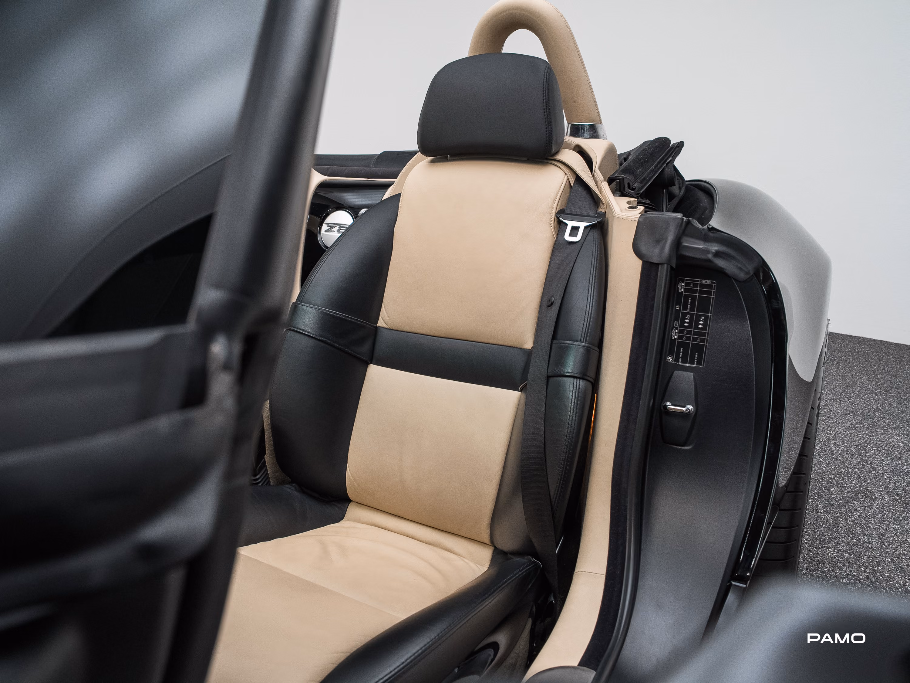 000_BMW_Z8-21.jpg