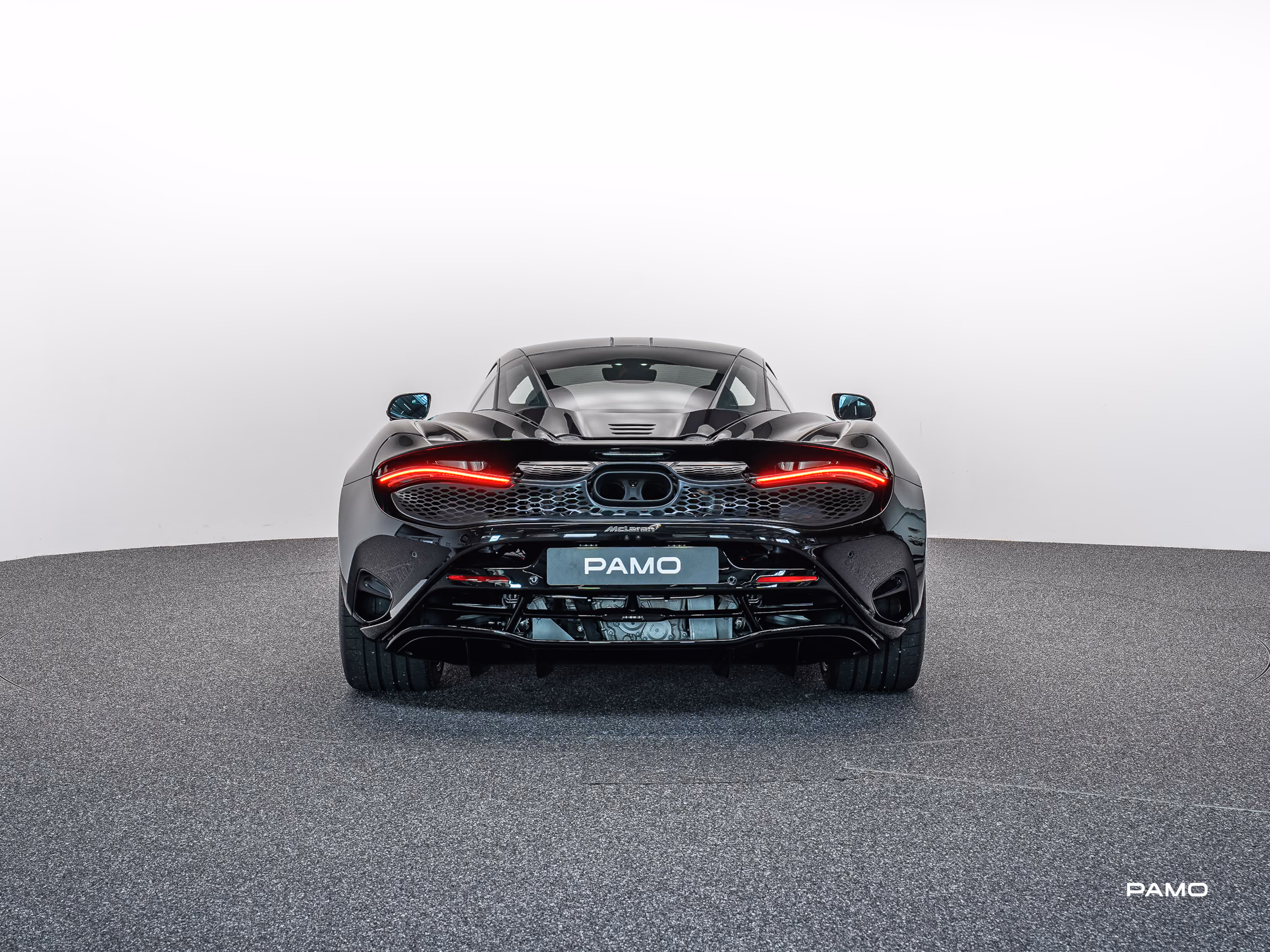 1067_McLaren_750s-6.jpg