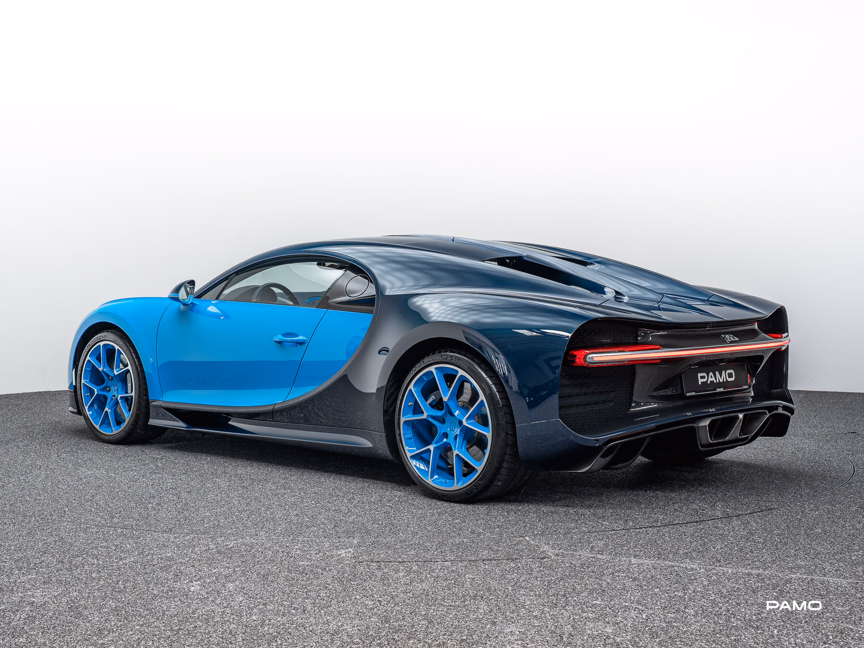 1567_Bugatti_Chiron_blue-4.jpg