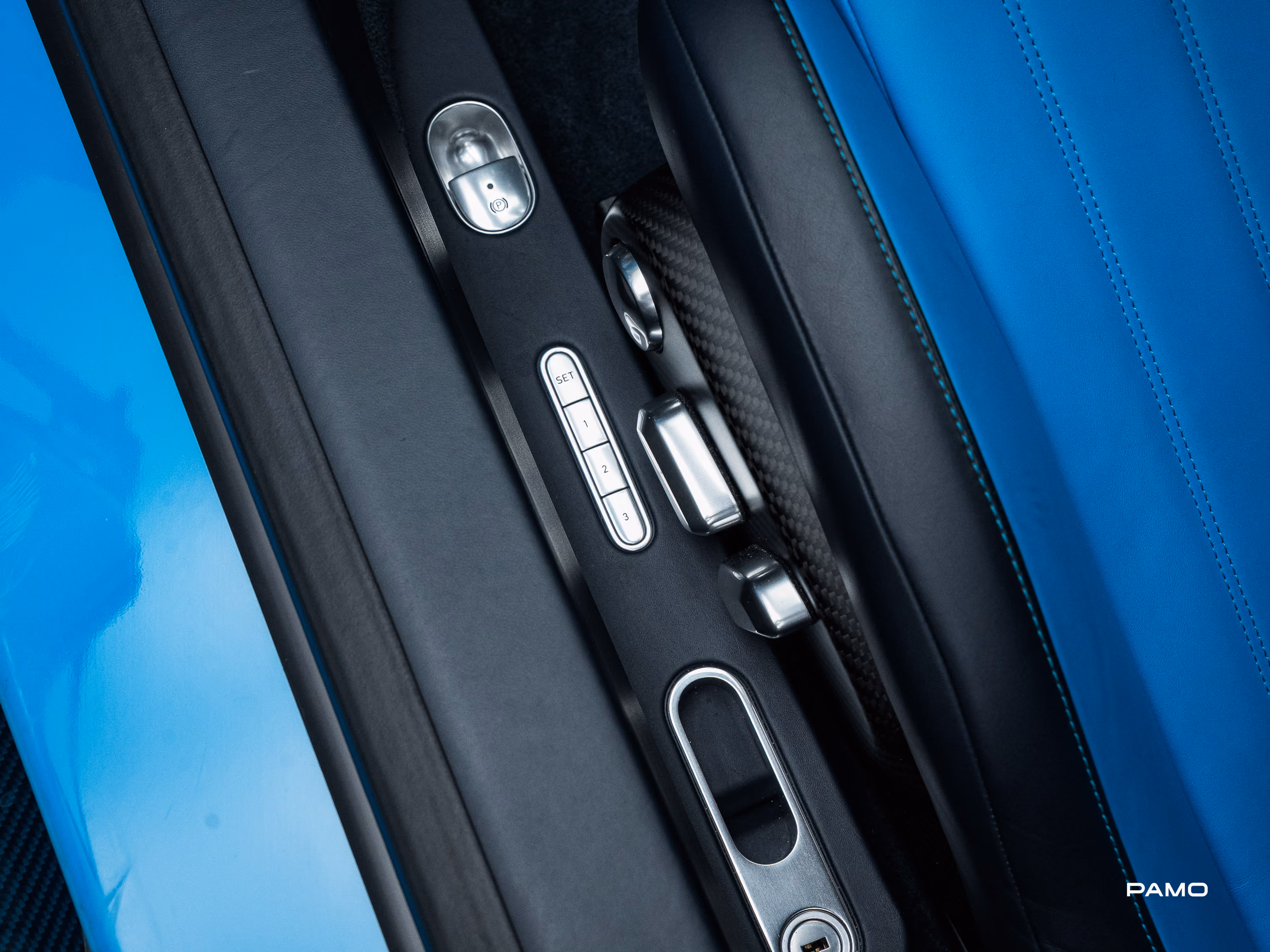 1567_Bugatti_Chiron_blue-24.jpg