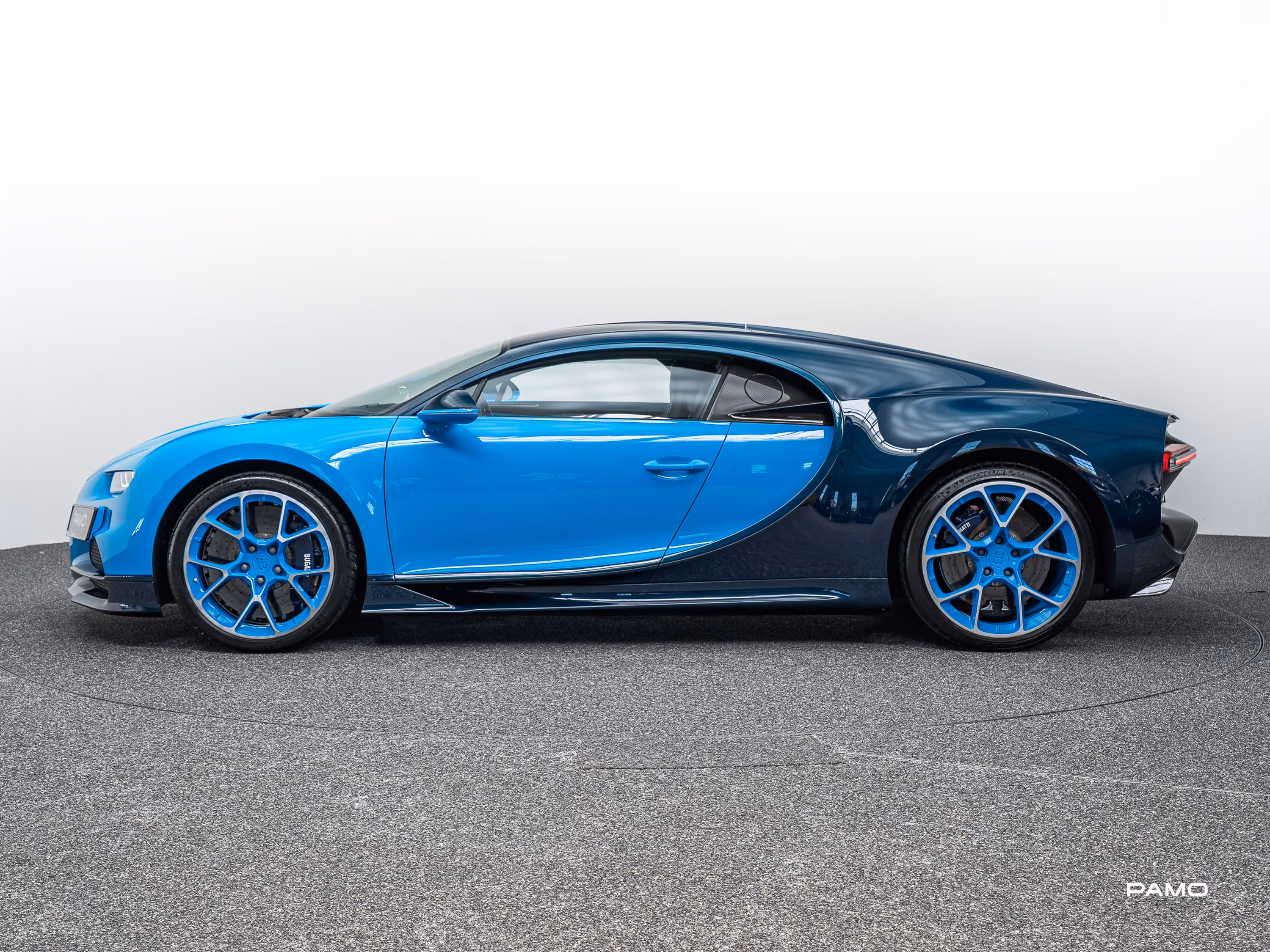 1567_Bugatti_Chiron_blue-3.jpg