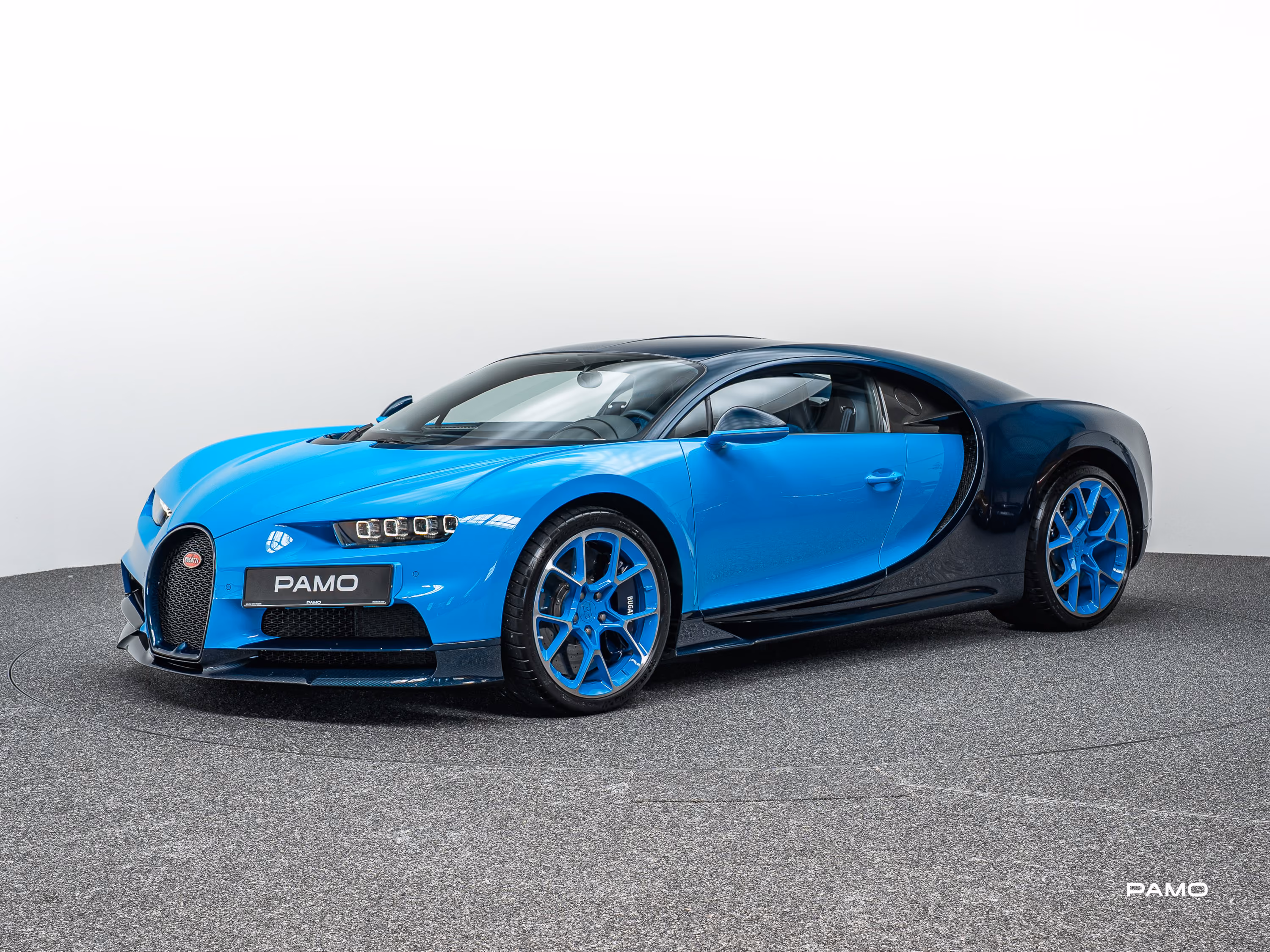 1567_Bugatti_Chiron_blue-2.jpg