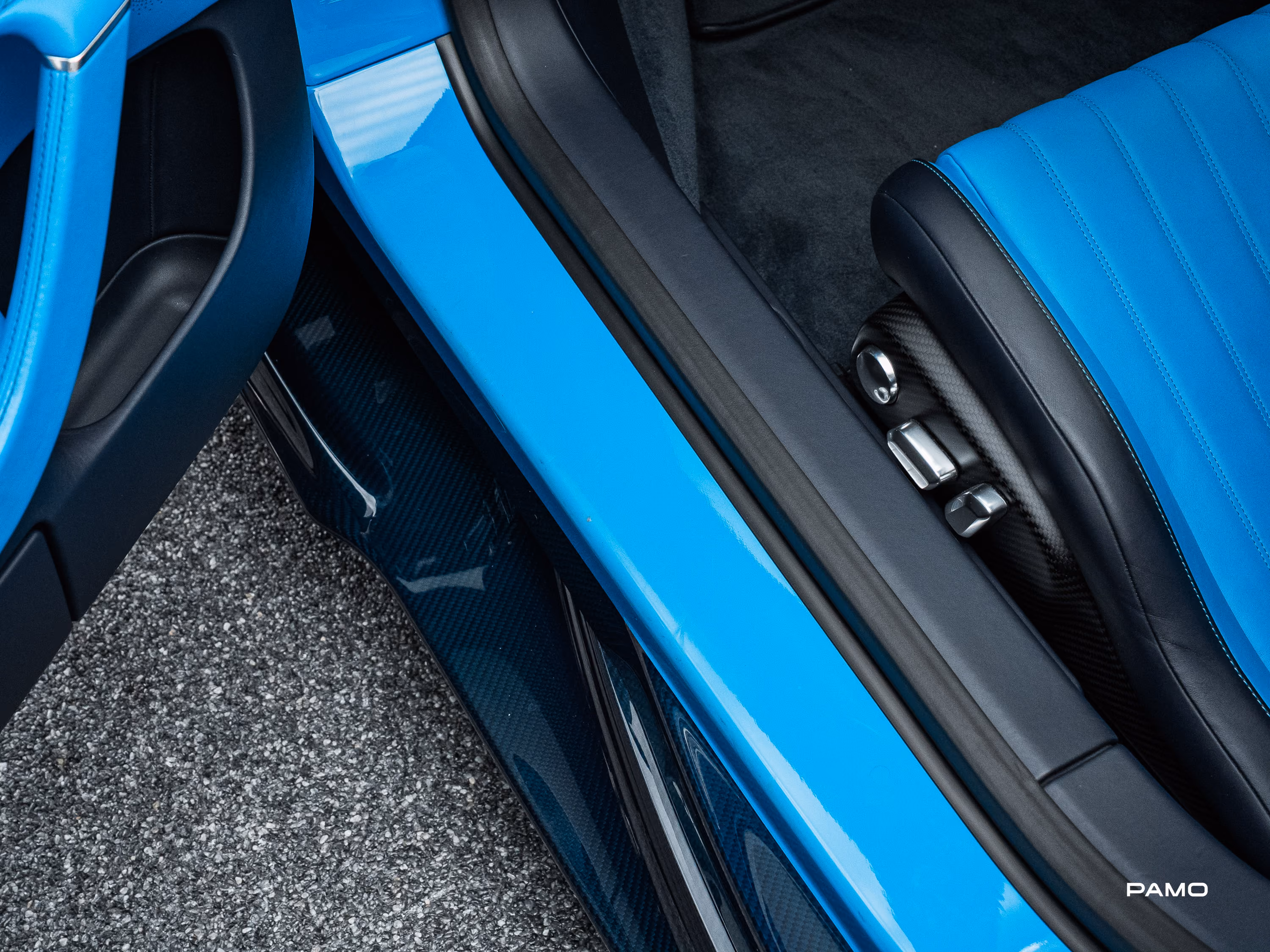 1567_Bugatti_Chiron_blue-12.jpg
