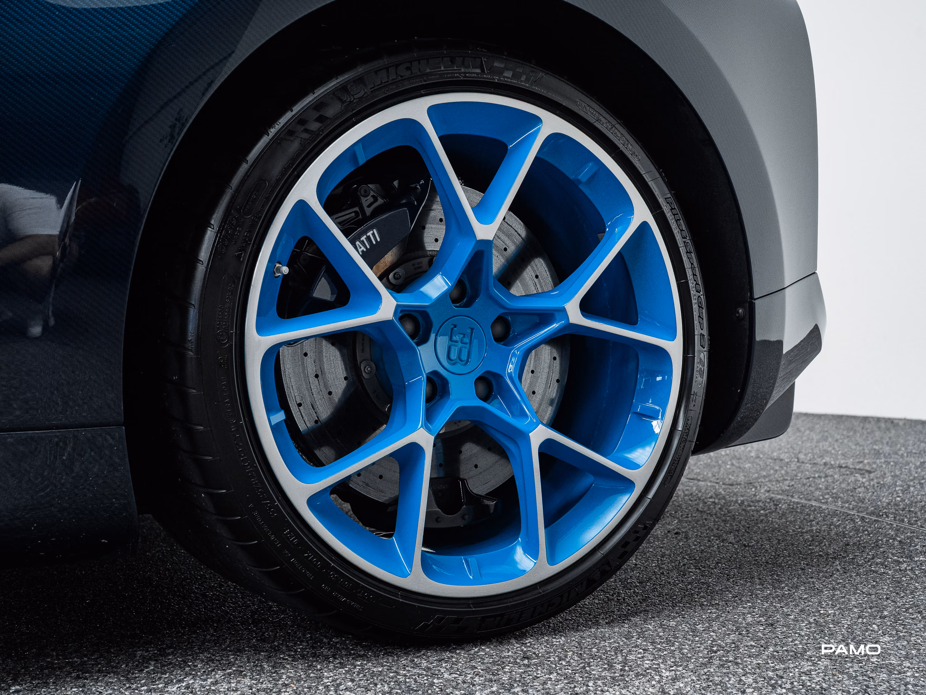 1567_Bugatti_Chiron_blue-15.jpg