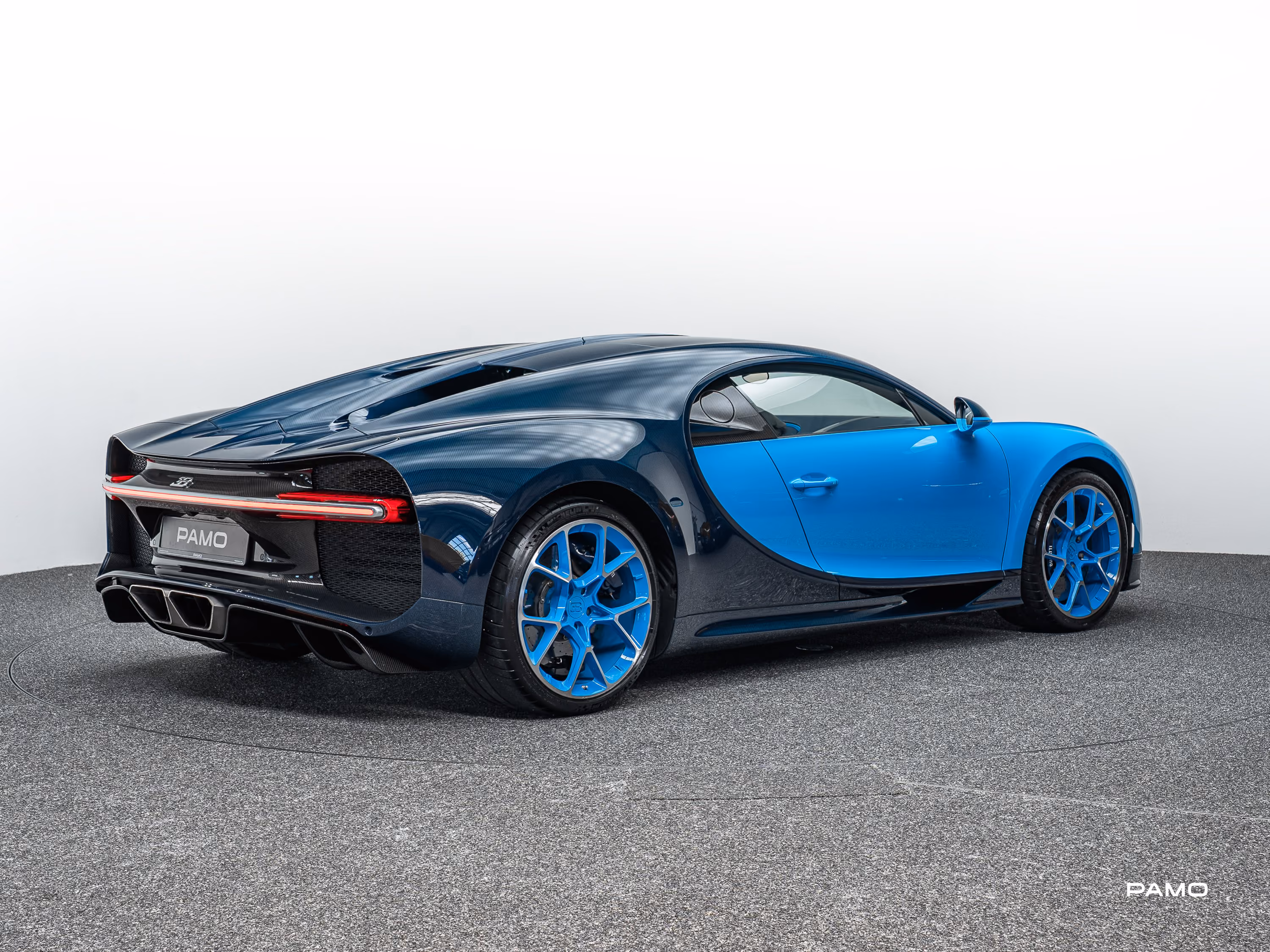 1567_Bugatti_Chiron_blue-6.jpg