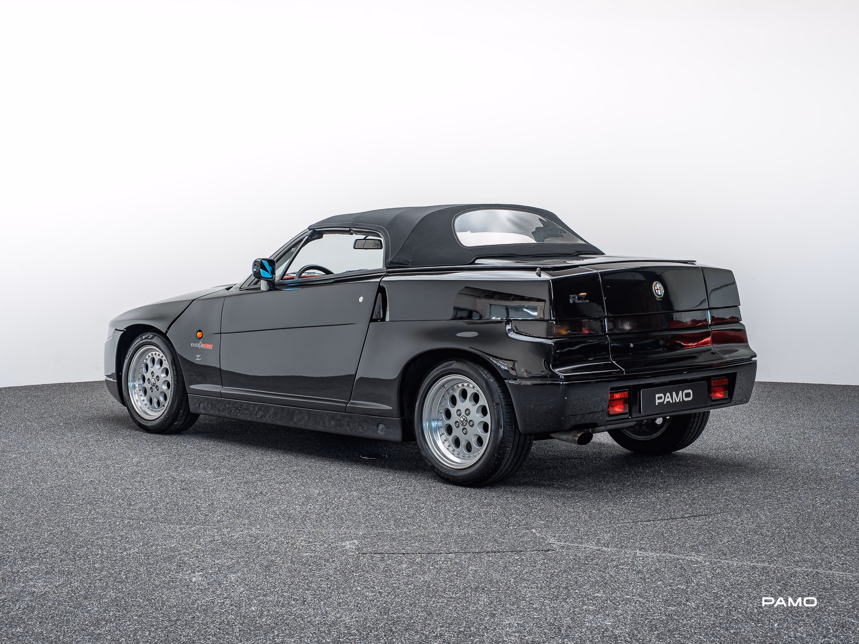 1543_Alfa_Romeo_Roadster_Zagato_RZ-4.jpg