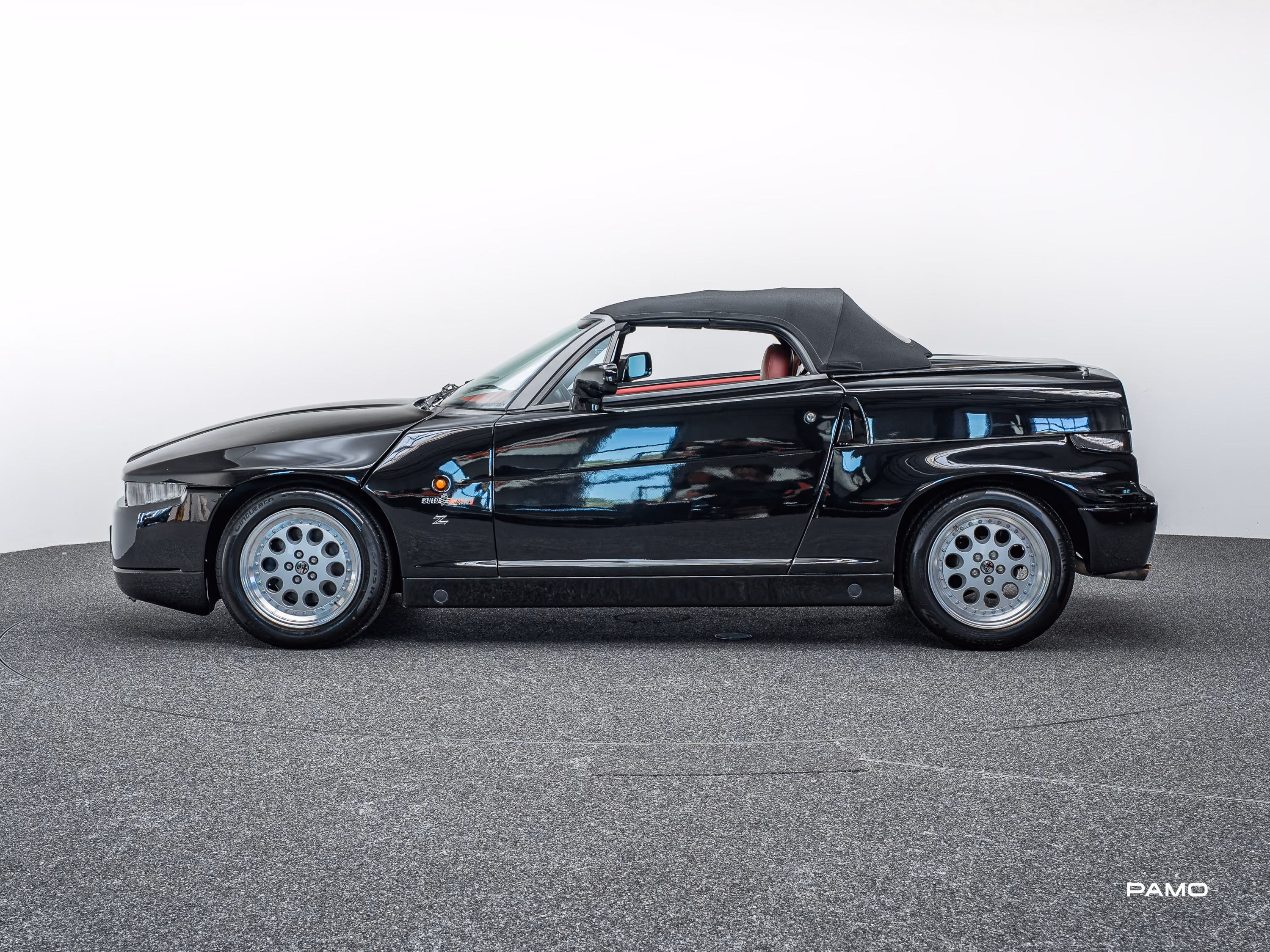 1543_Alfa_Romeo_Roadster_Zagato_RZ-3.jpg