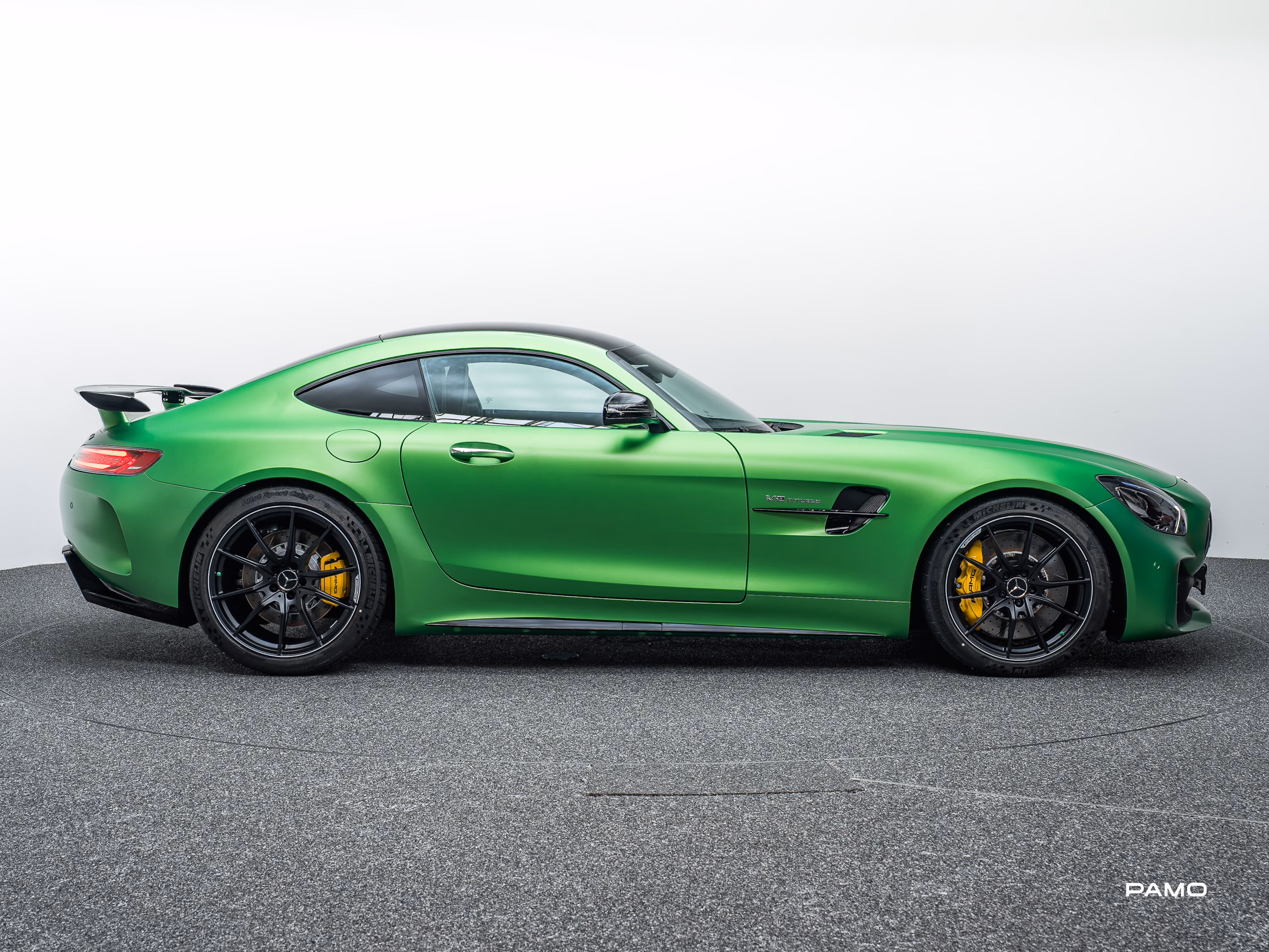 1541_Mercedes_AMG_GT_R_green-7.jpg