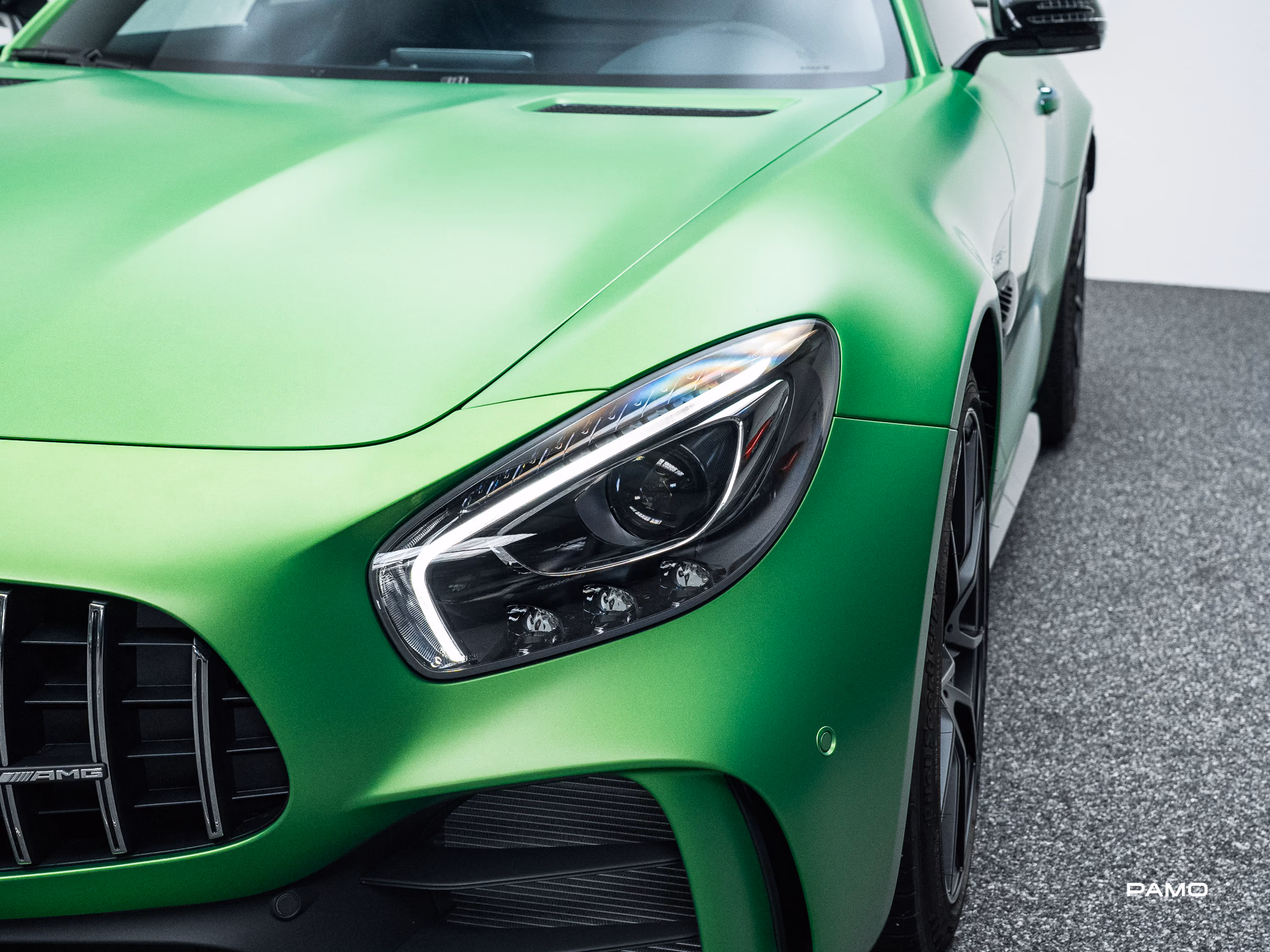 1541_Mercedes_AMG_GT_R_green-10.jpg