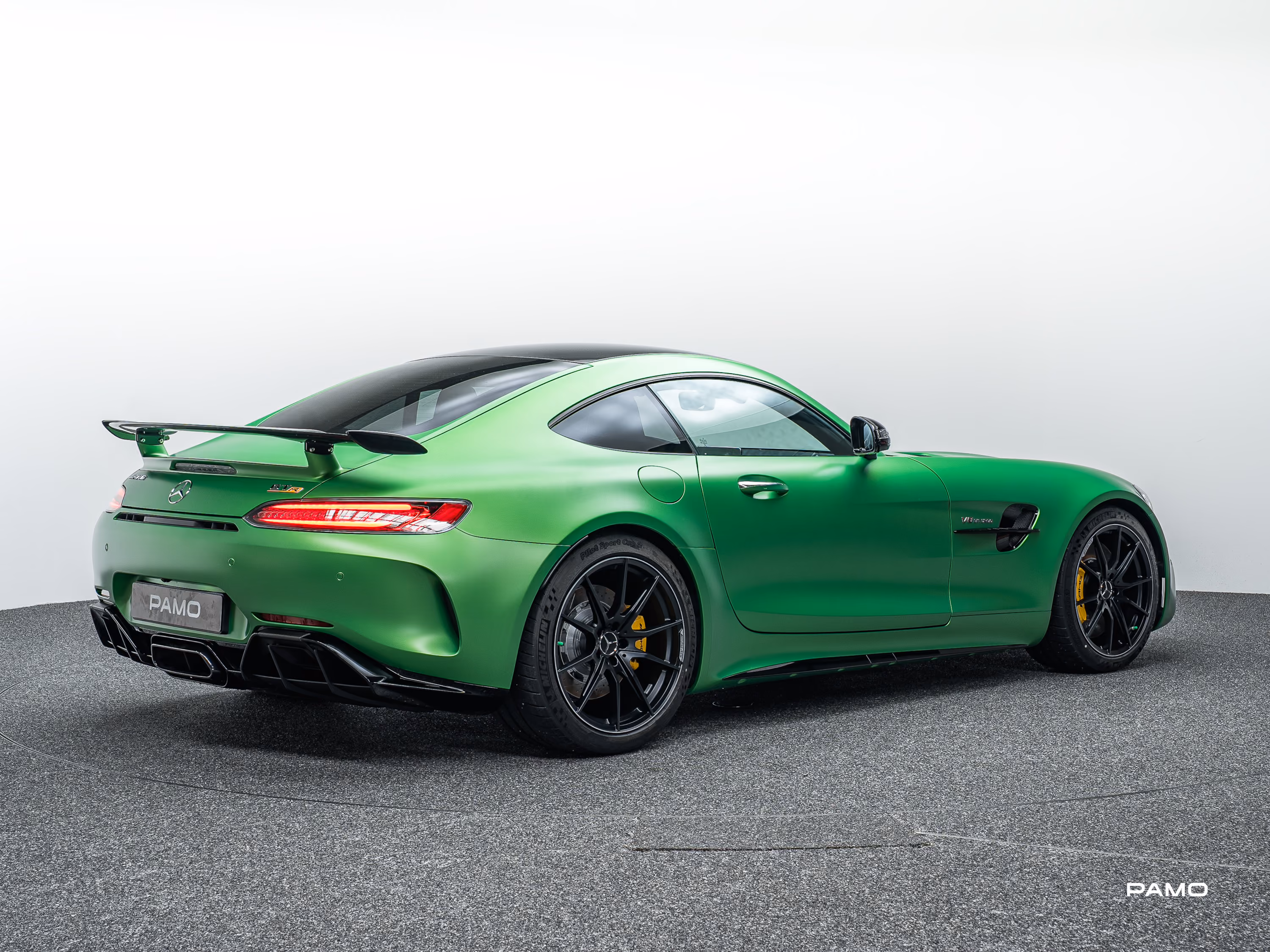 1541_Mercedes_AMG_GT_R_green-6.jpg