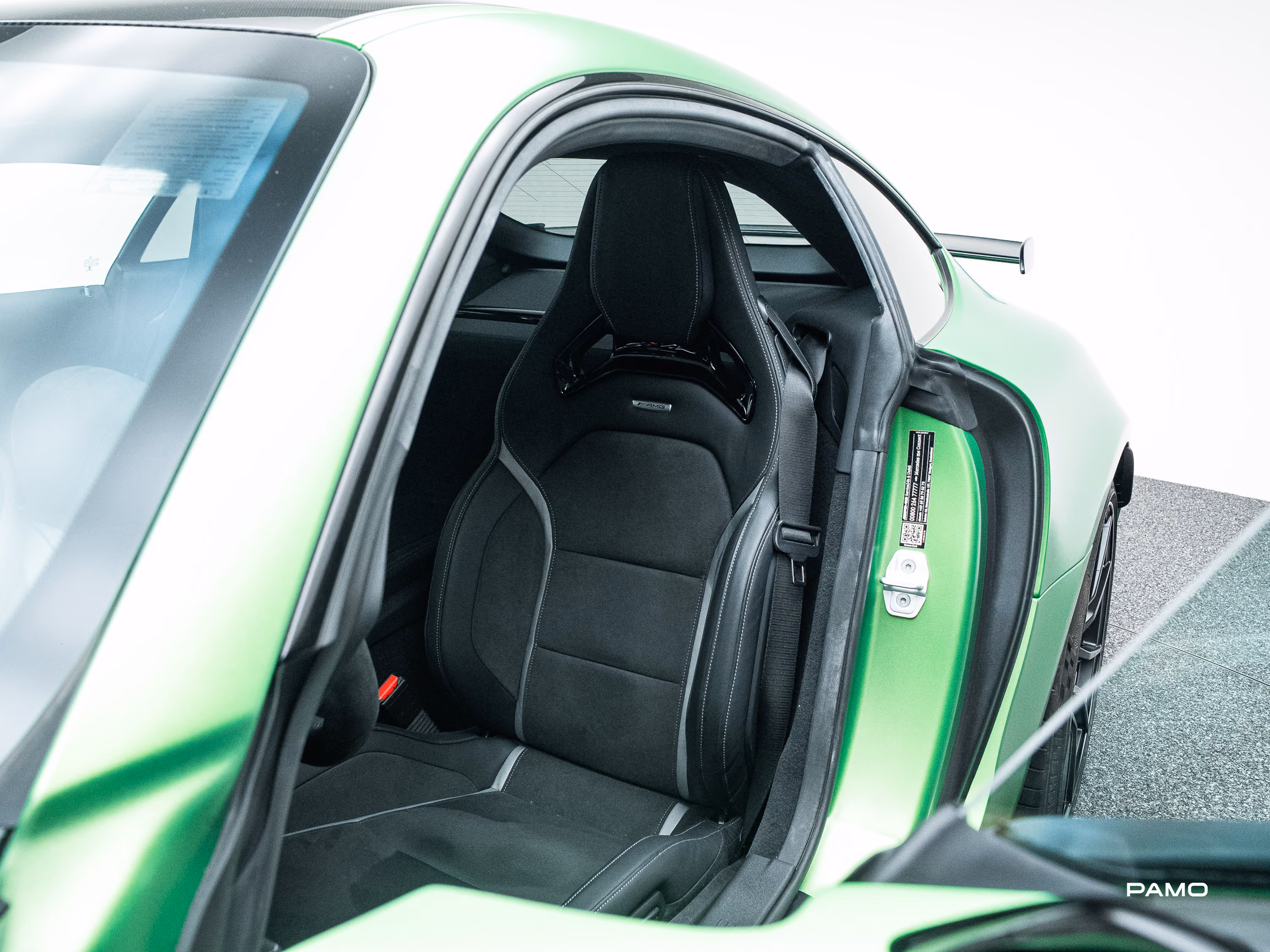 1541_Mercedes_AMG_GT_R_green-14.jpg