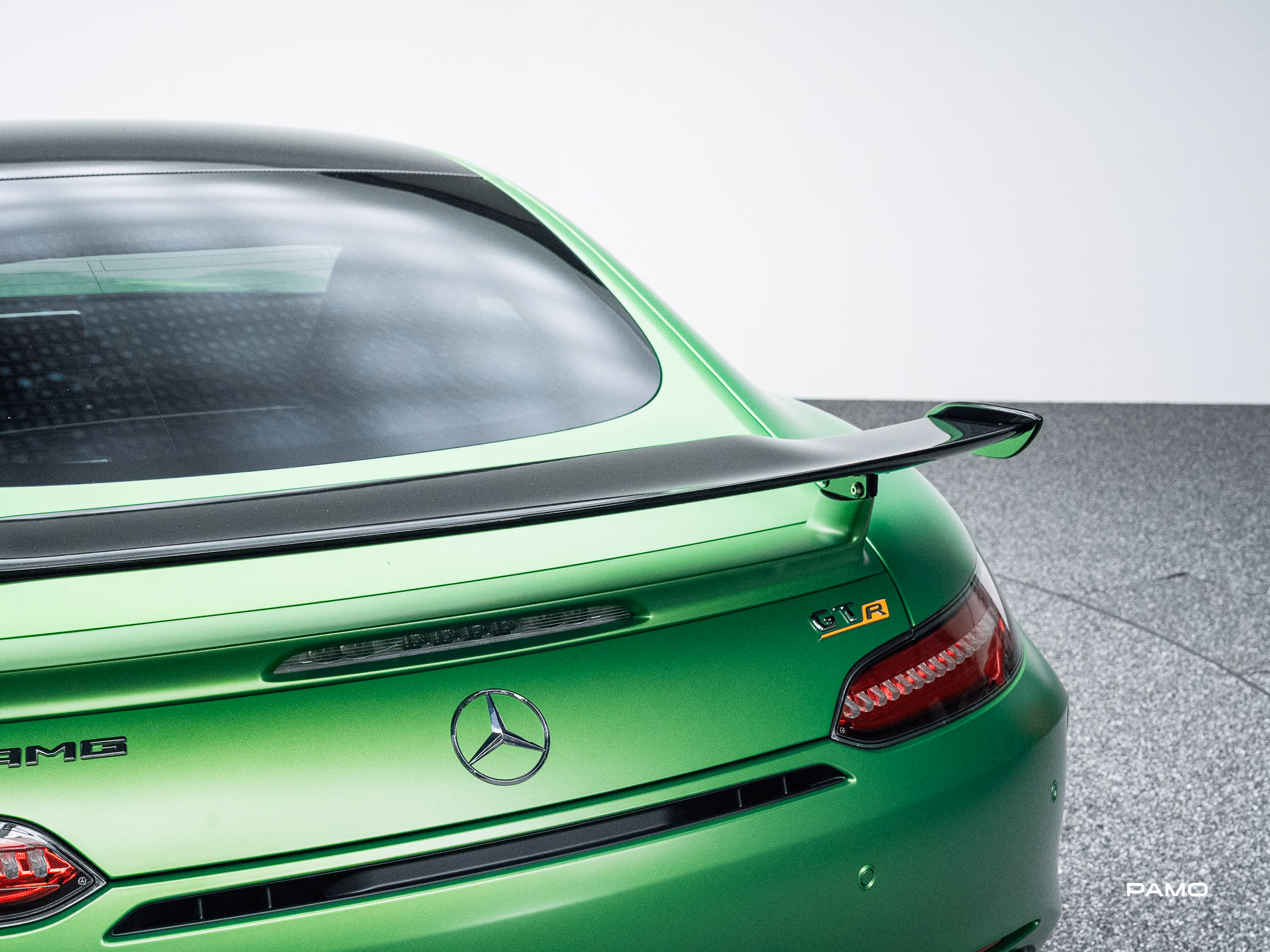 1541_Mercedes_AMG_GT_R_green-25.jpg