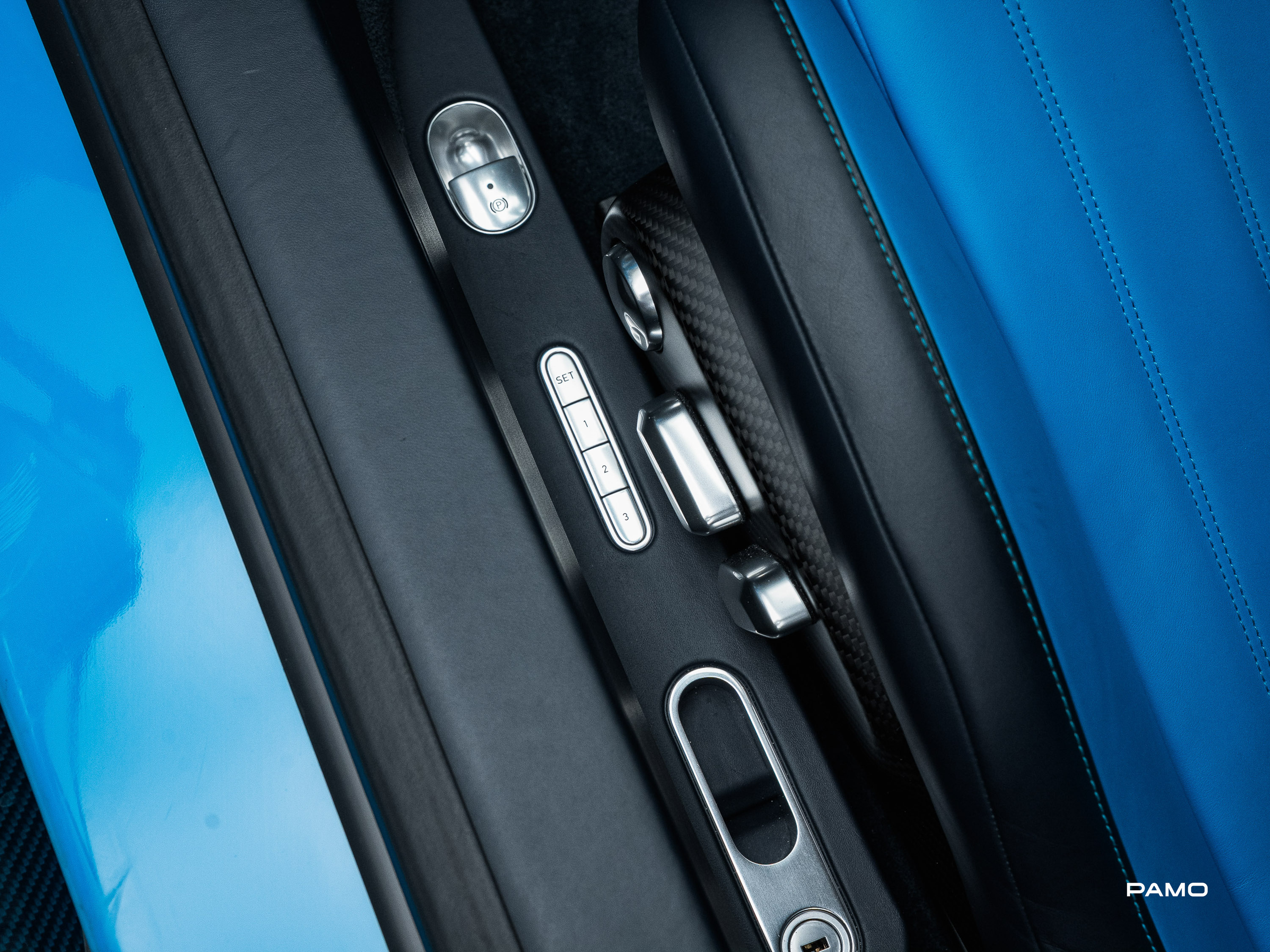 1567_Bugatti_Chiron_blue-24.jpg