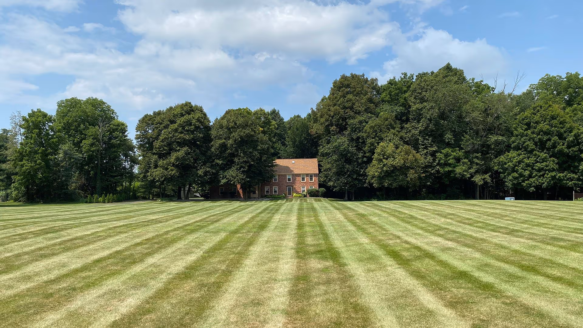 Weekly lawn mowing service near me in Sheridan, Indiana