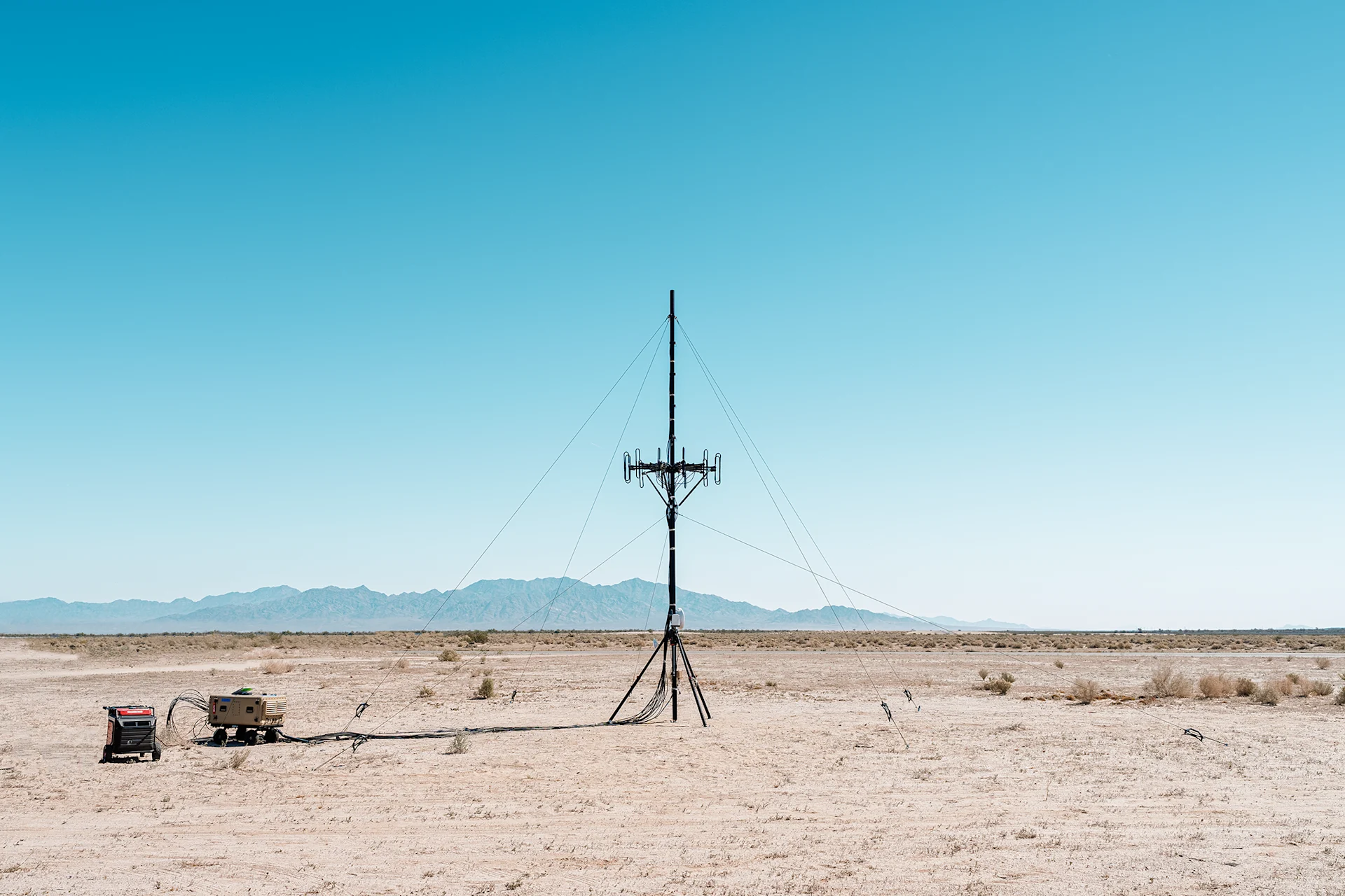 CHAOS VANQUISH PRIME radar elevated on a BlueSky Mast 350 Lift Series in the desert