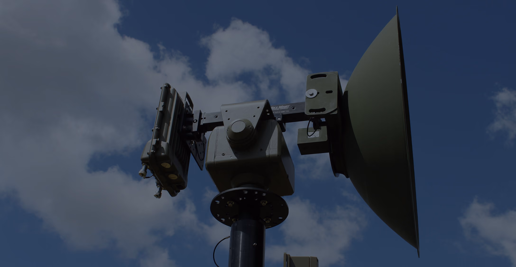 BlueSky Mast 350 Lift Series with Cambium Networks PTP 700 point-to-point radio, product image, tactical communications application