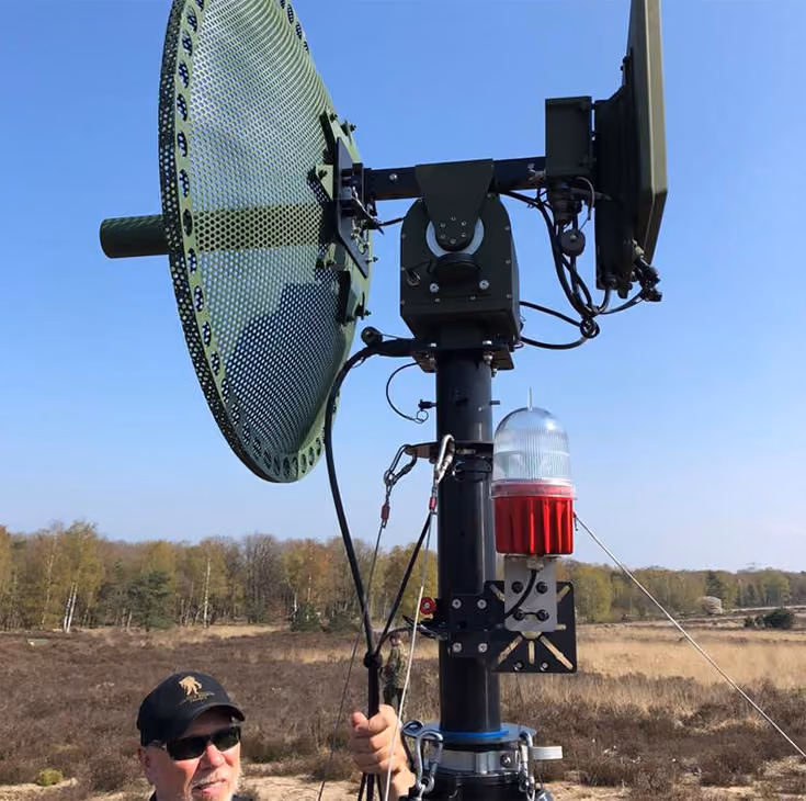 BlueSky Mast 350 Lift Series with Cambium Networks PTP 700 point-to-point radio, configuration diagram, tactical communications application