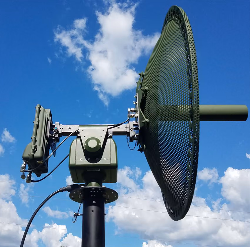 BlueSky Mast 350 Lift Series with Cambium Networks PTP 700 point-to-point radio, key capabilities graphic, tactical communications application