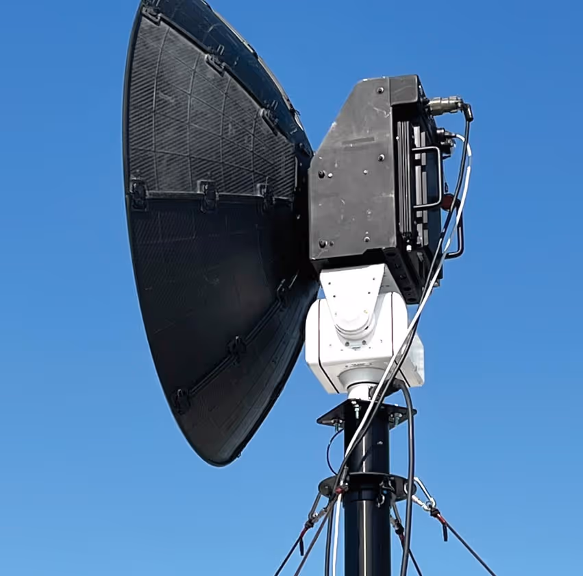 BlueSky Mast 350 Lift Series with Comtech COMET troposcatter terminal, key capabilities graphic, electronic warfare application