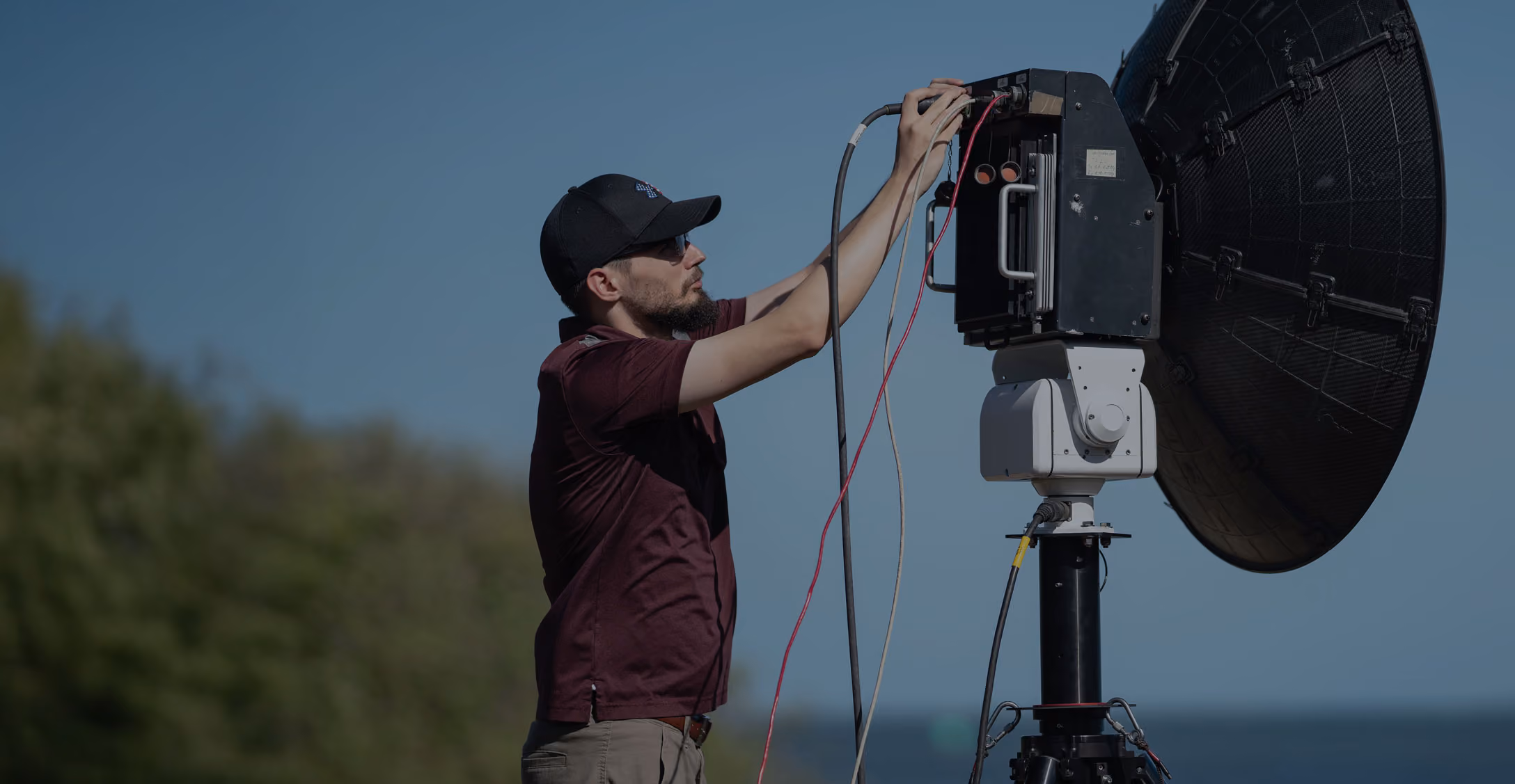 BlueSky Mast 350 Lift Series with Comtech COMET troposcatter terminal, product image, electronic warfare application