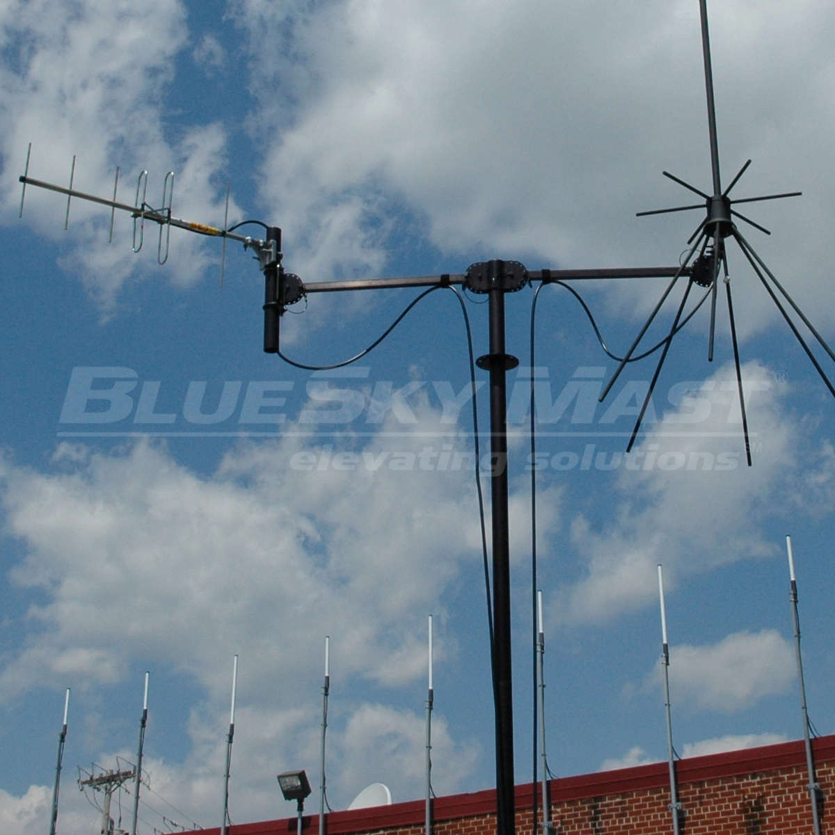 BlueSky Mast 200 Lift Series - AL2 tactical mast deployed in the field