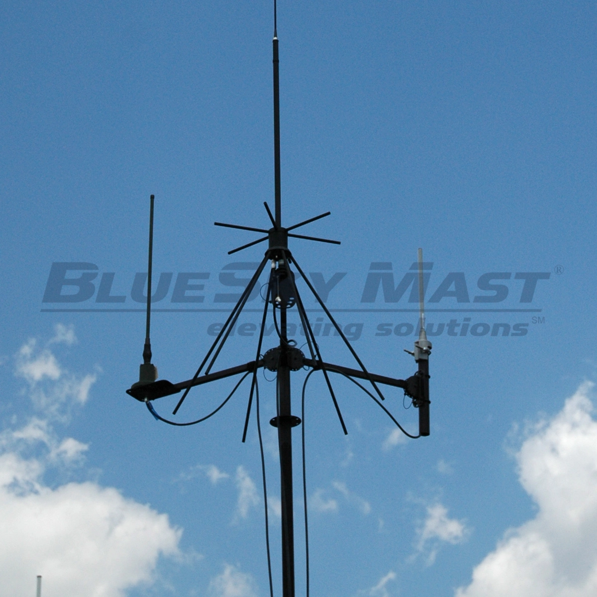 BlueSky Mast 200 Lift Series - AL2 tactical mast deployed in the field
