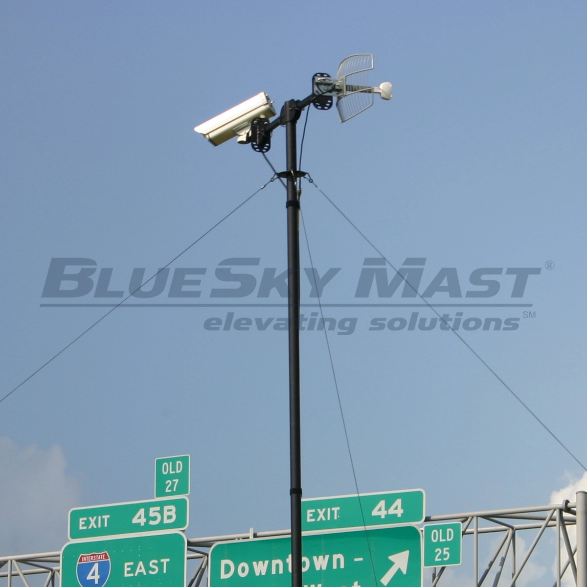 BlueSky Mast 200 Lift Series - AL2 tactical mast deployed in the field