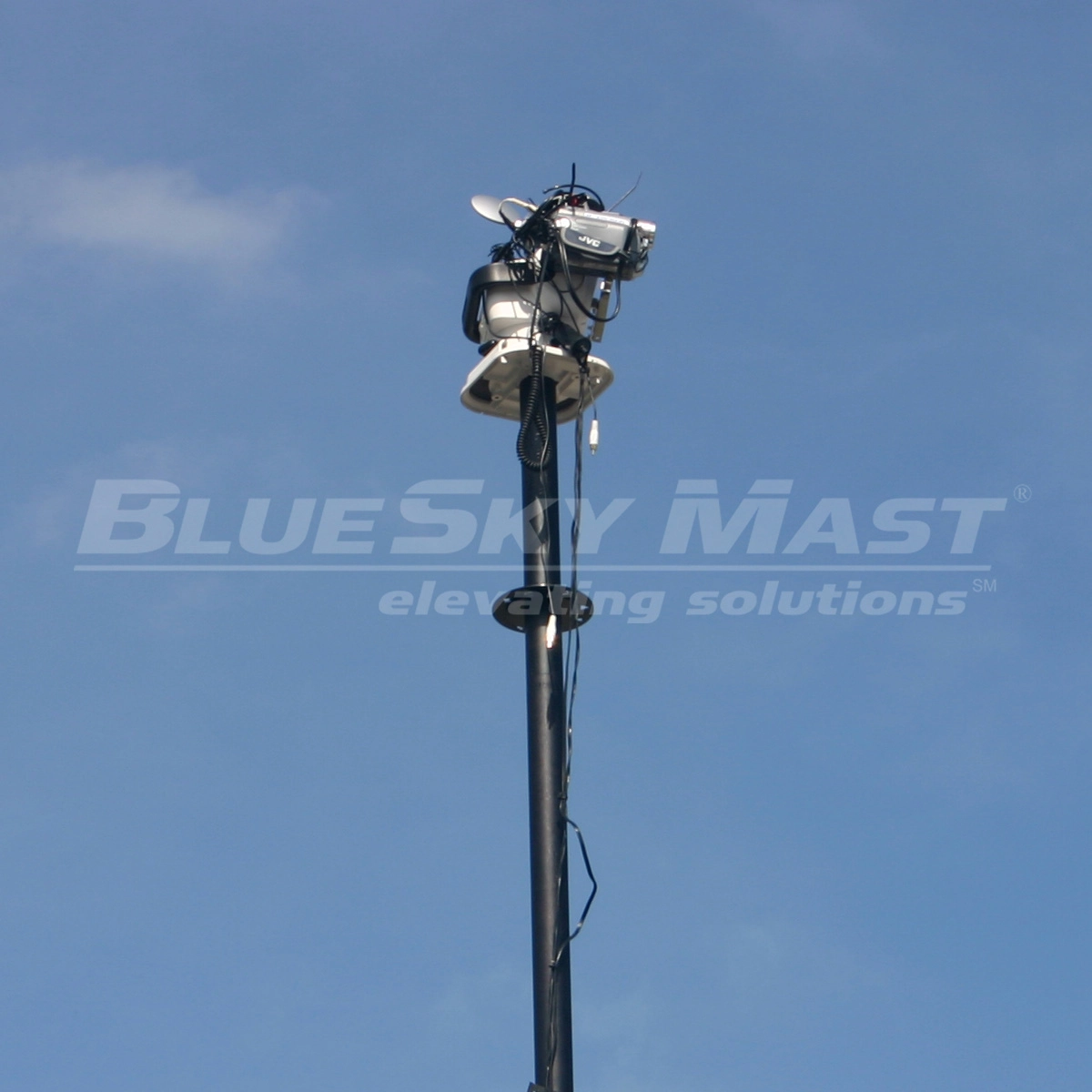 BlueSky Mast 200 Lift Series - AL2 tactical mast deployed in the field