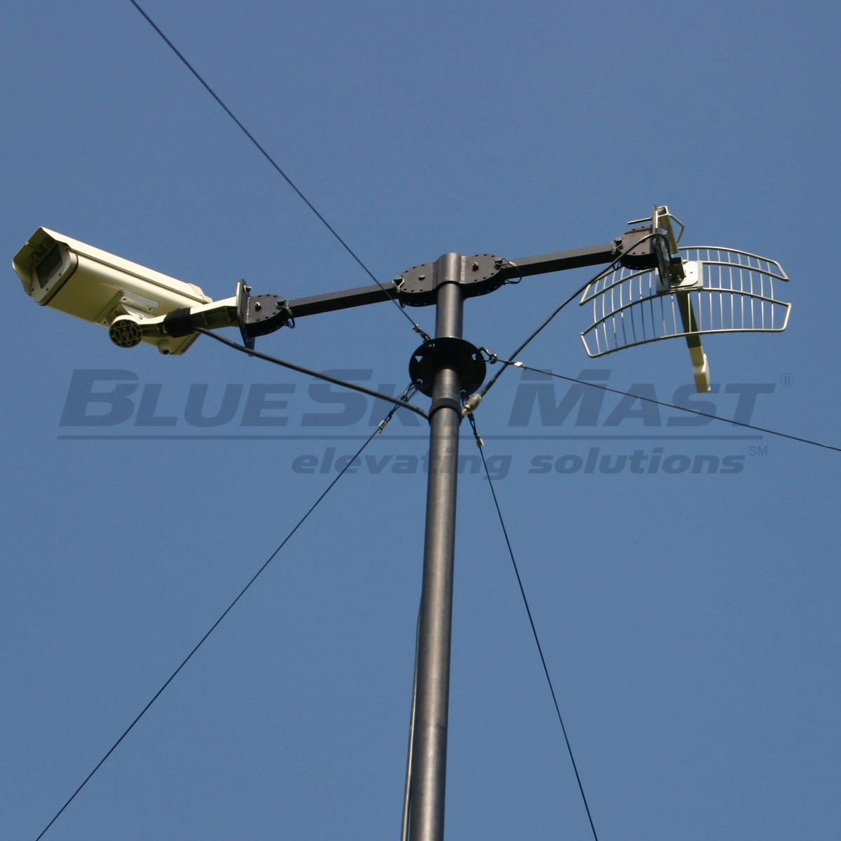 BlueSky Mast 200 Lift Series - AL2 tactical mast deployed in the field