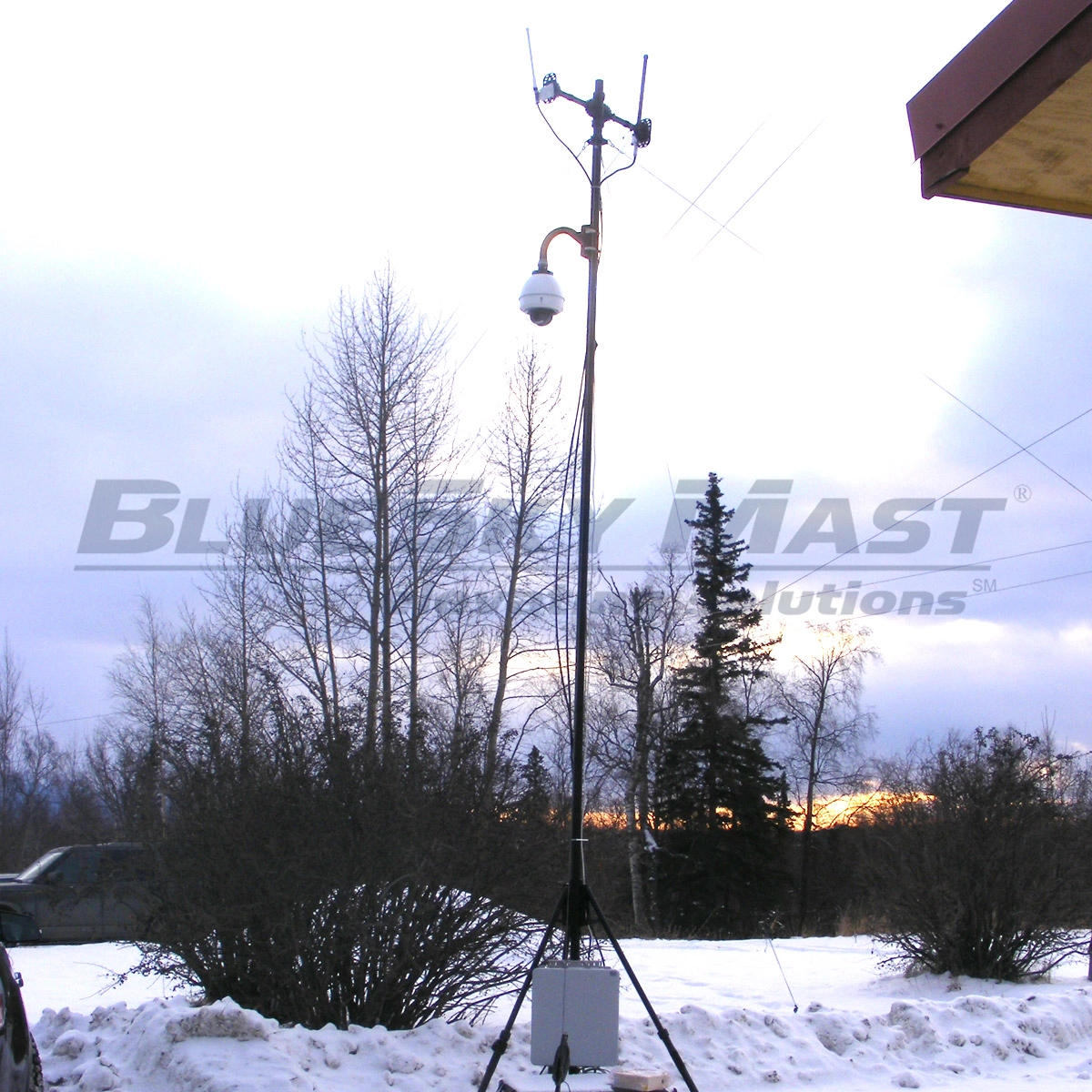BlueSky Mast 200 Lift Series - AL2 tactical mast deployed in the field