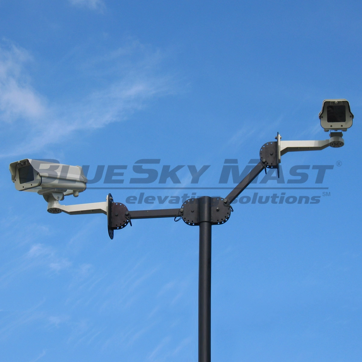 BlueSky Mast 200 Lift Series - AL2 tactical mast deployed in the field