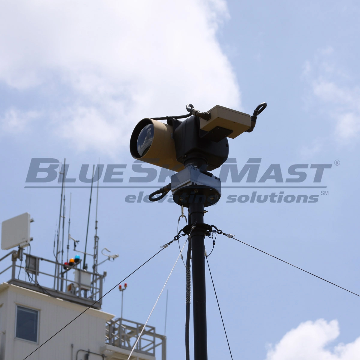 BlueSky Mast 200 Lift Series - AL2 tactical mast deployed in the field