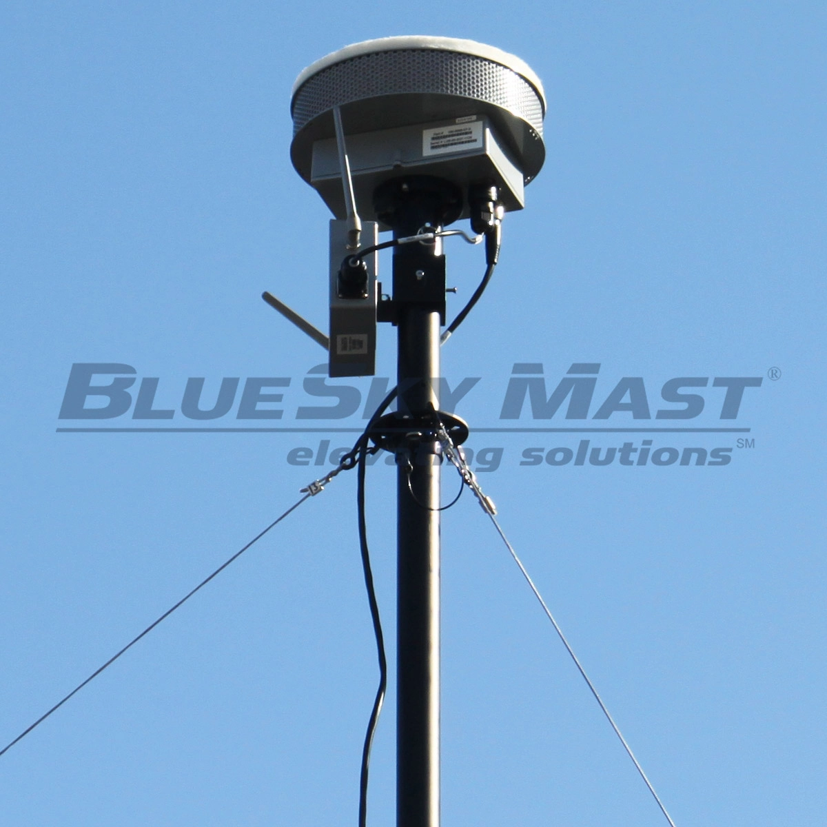 BlueSky Mast 200 Lift Series - AL2 tactical mast deployed in the field