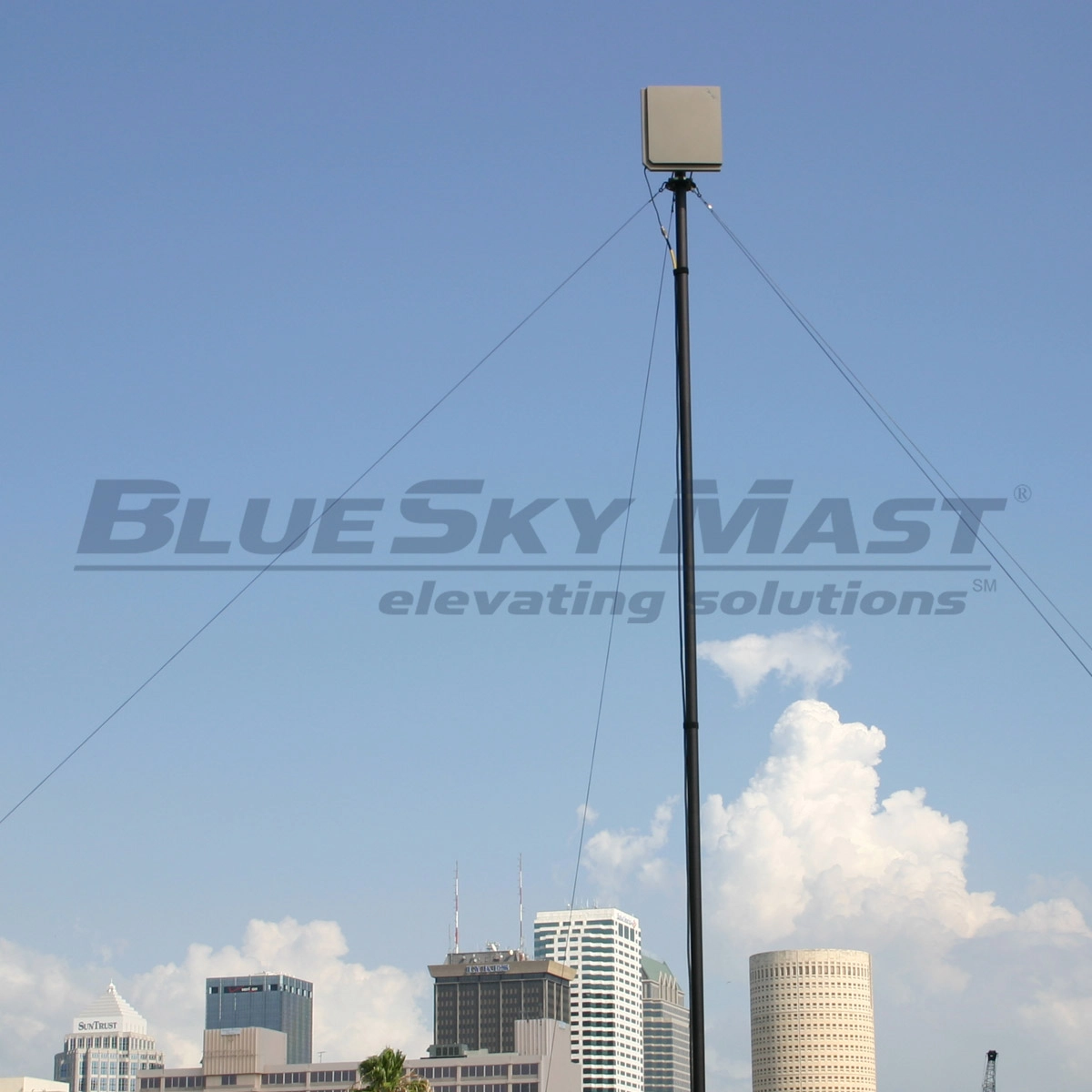 BlueSky Mast 200 Lift Series - AL2 tactical mast deployed in the field