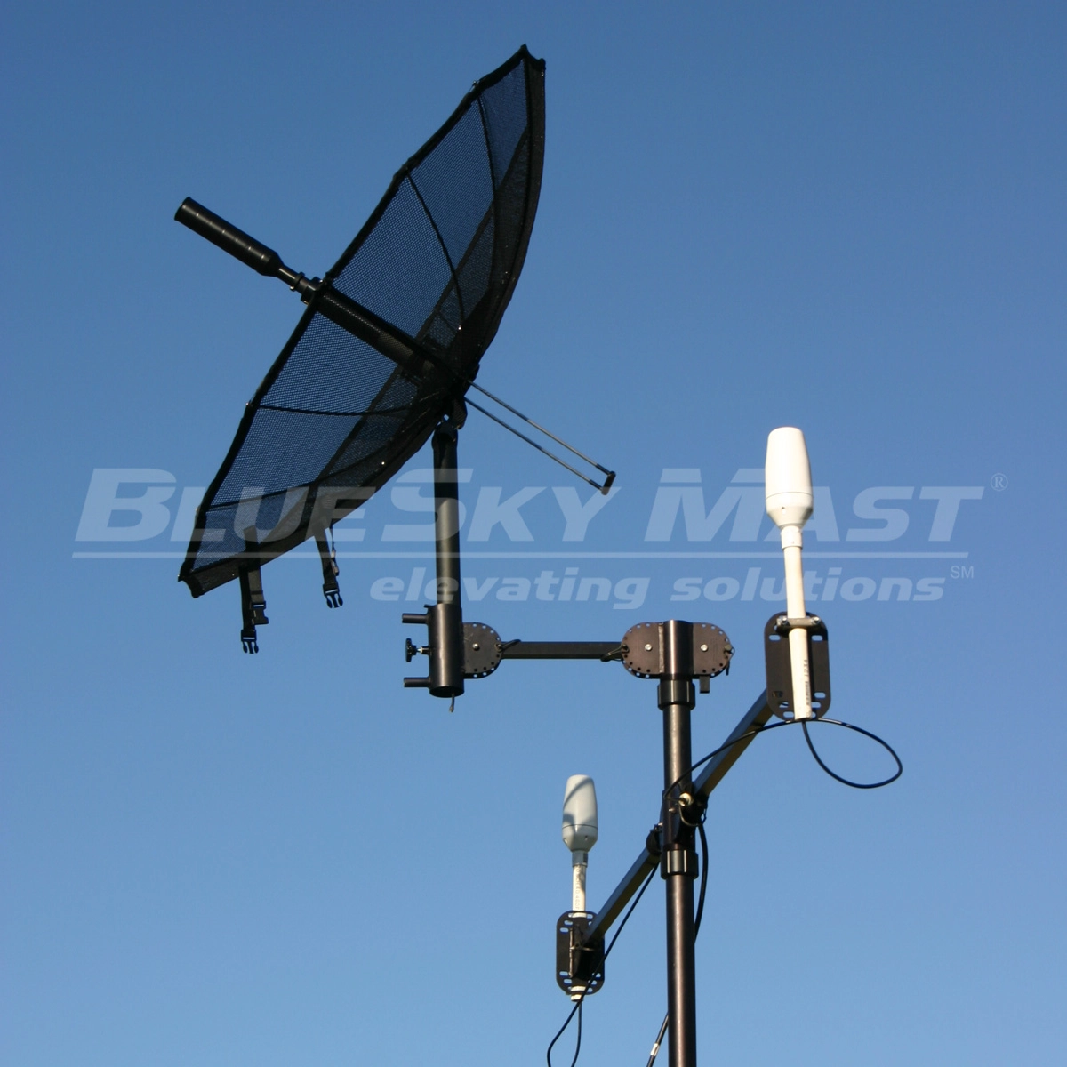 BlueSky Mast 200 Lift Series - AL2 tactical mast deployed in the field