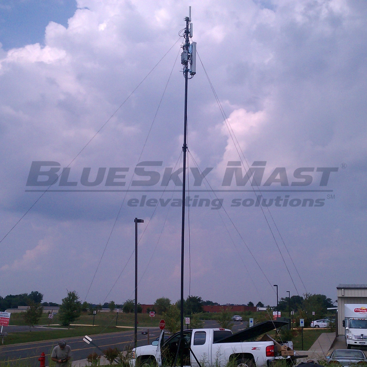 BlueSky Mast 200 Lift Series - AL2 tactical mast deployed in the field