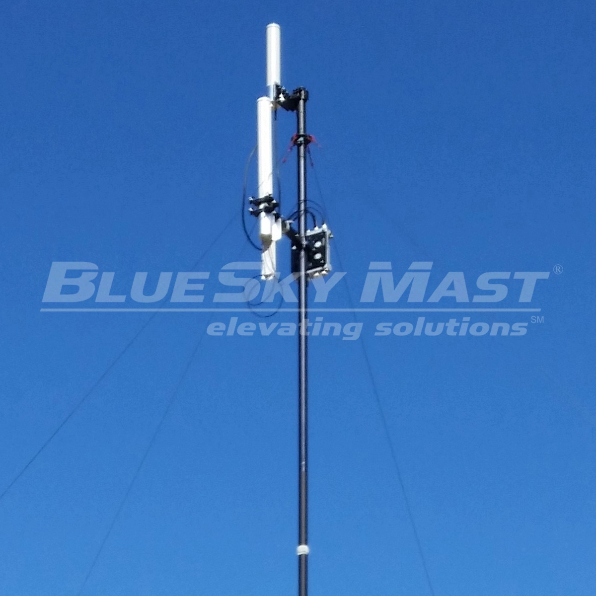 BlueSky Mast 200 Lift Series - AL2 tactical mast deployed in the field