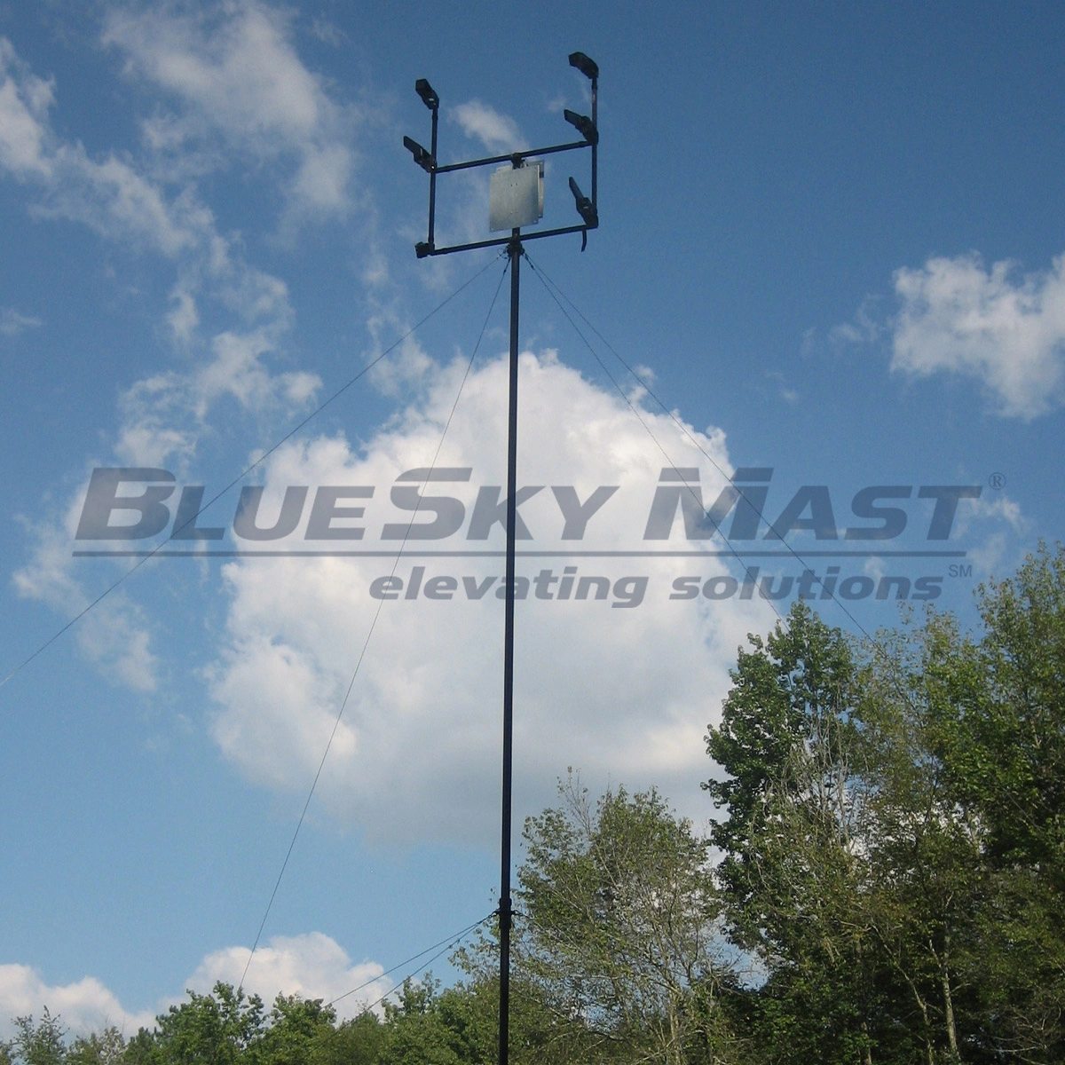 BlueSky Mast 200 Lift Series - AL2 tactical mast deployed in the field
