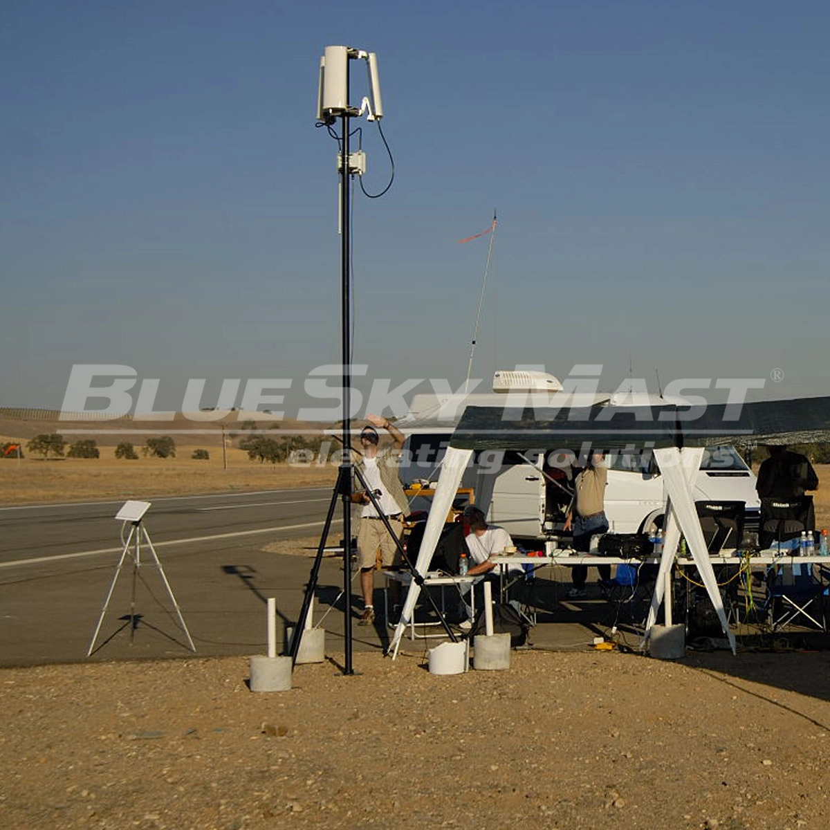 BlueSky Mast 200 Standard Series - AL2 tactical mast deployed in the field