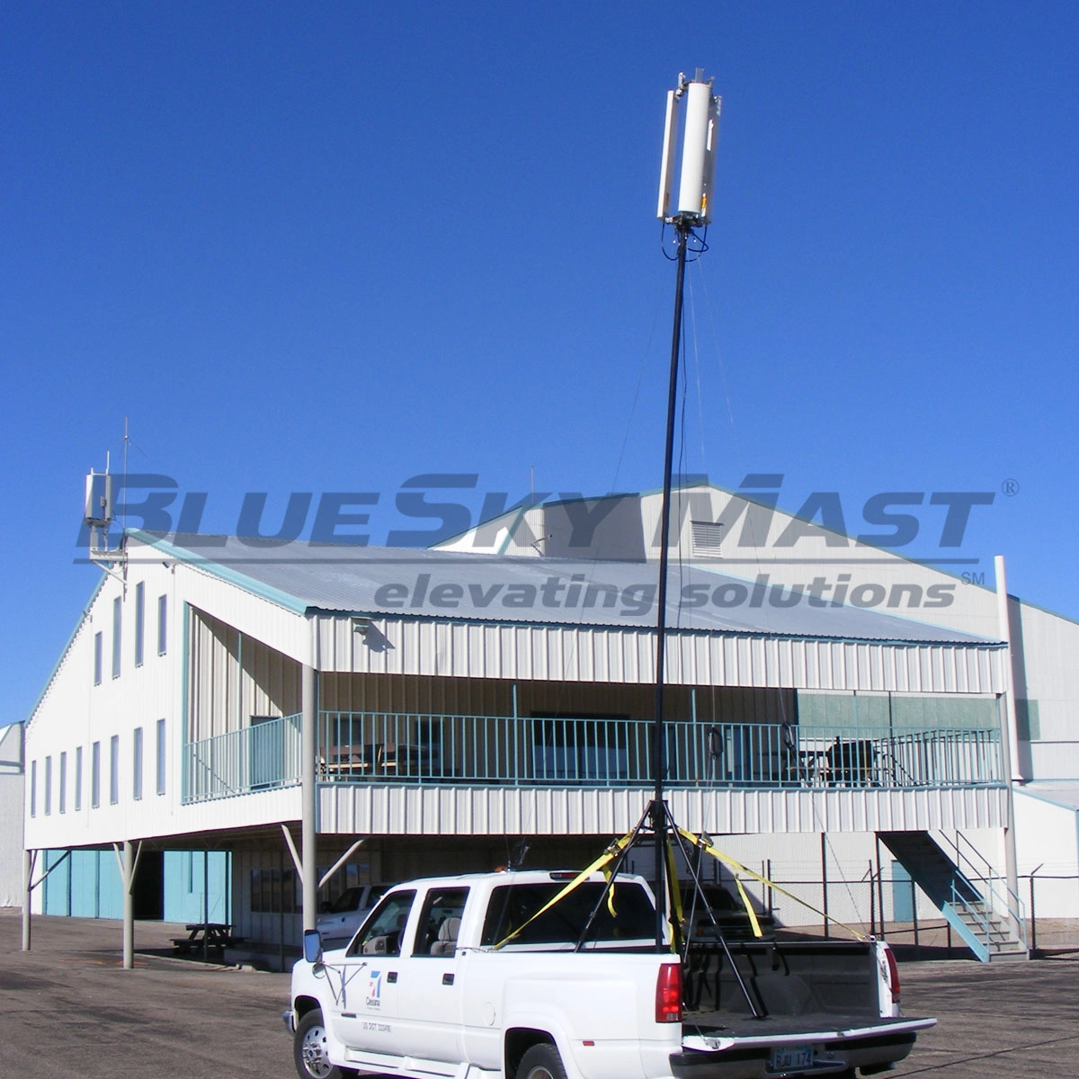 BlueSky Mast 200 Standard Series - AL2 tactical mast deployed in the field