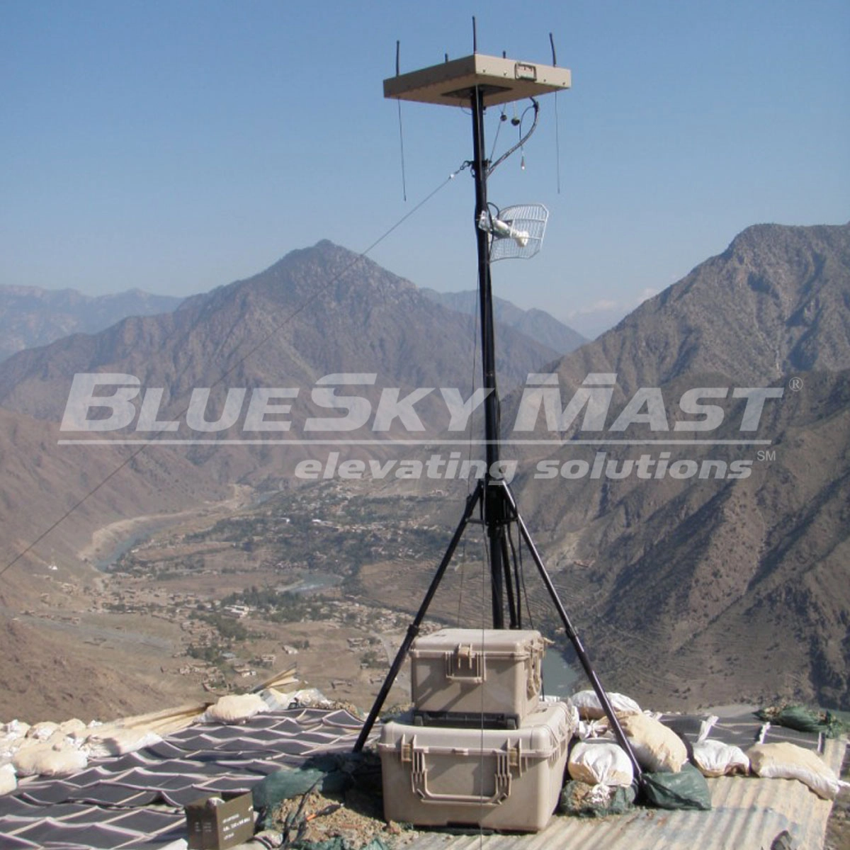 BlueSky Mast 200 Standard Series - AL2 tactical mast deployed in the field