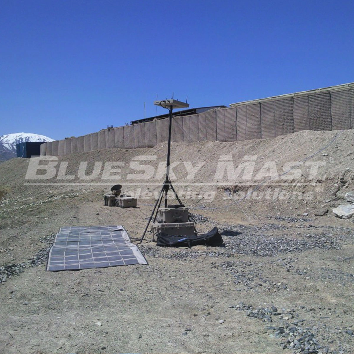 BlueSky Mast 200 Standard Series - AL2 tactical mast deployed in the field