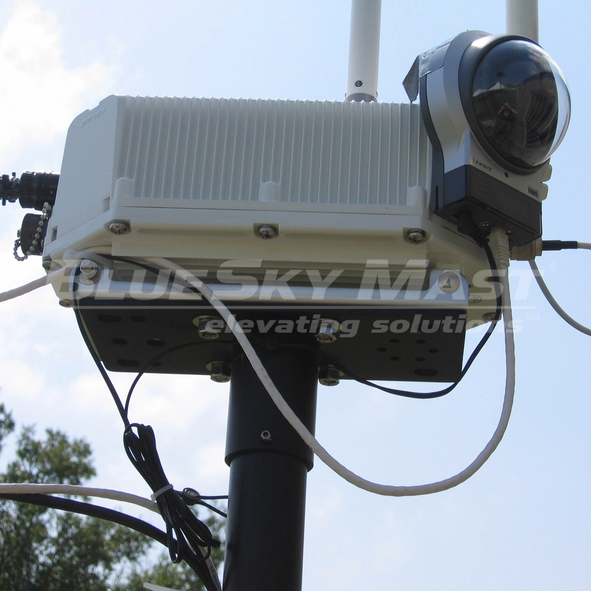 BlueSky Mast 200 Standard Series - AL2 tactical mast deployed in the field