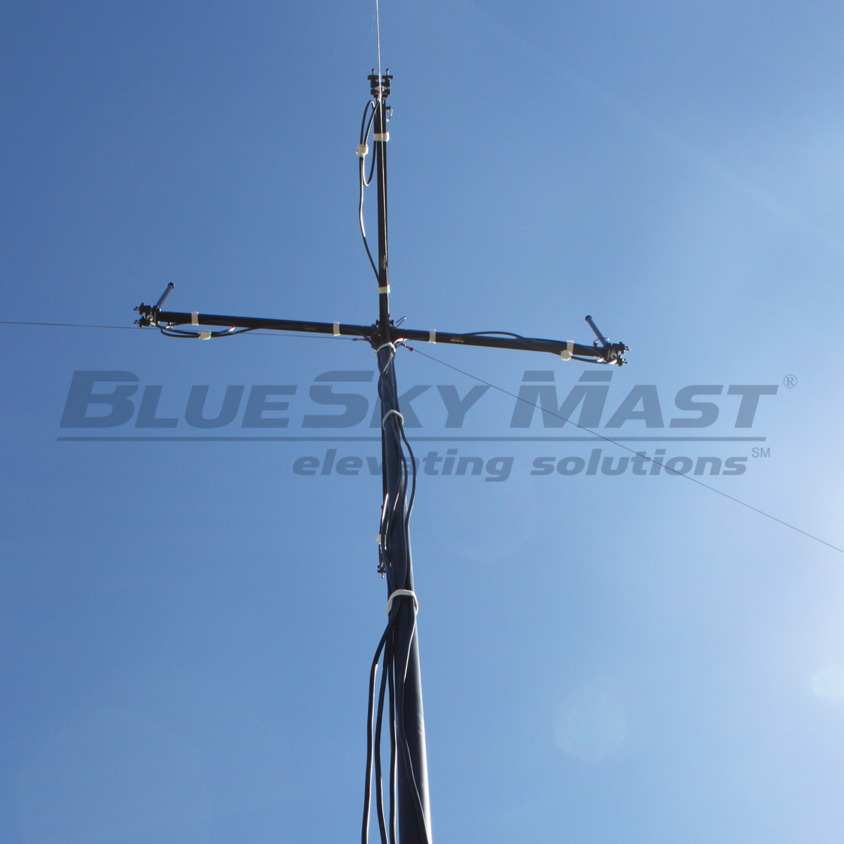 BlueSky Mast with tactical radio and wireless data payload, Tactical Communications