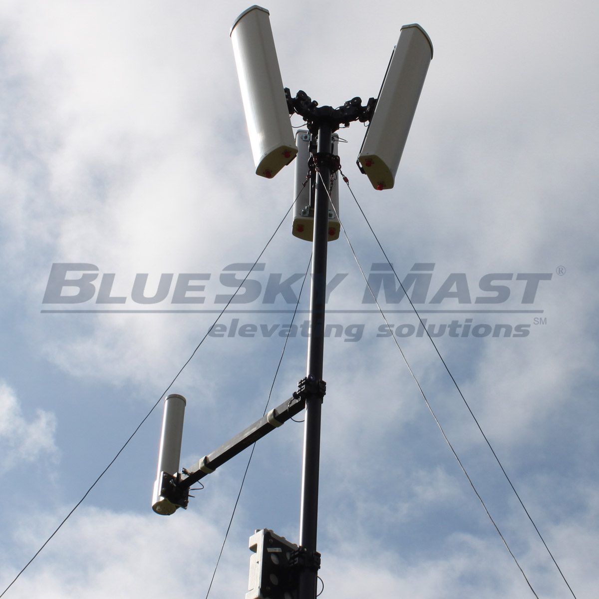 BlueSky Mast with tactical radio and wireless data payload, Tactical Communications